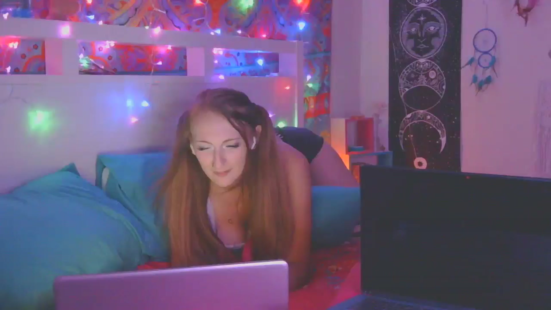 Gallery image thumbnail from SexxJunkiee's myfreecams stream on, 12/23/2024, 10:22 image 12 of 20