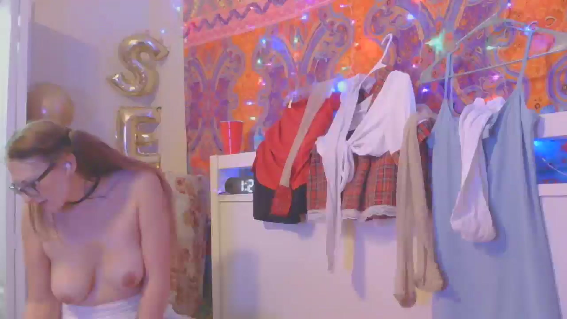 Gallery image thumbnail from SexxJunkiee's myfreecams stream on, 01/01/2025, 19:20 image 14 of 20