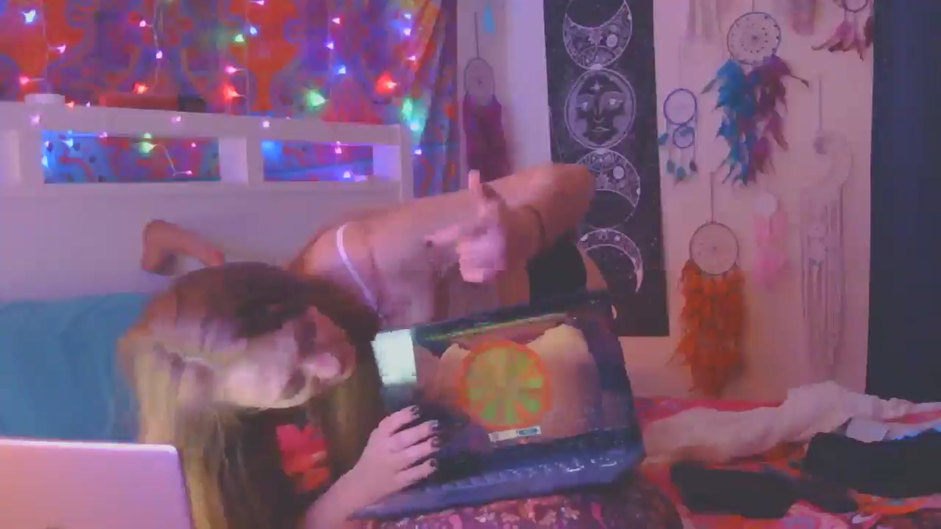 Gallery image thumbnail from SexxJunkiee's myfreecams stream on, 01/13/2025, 10:28 image 9 of 20