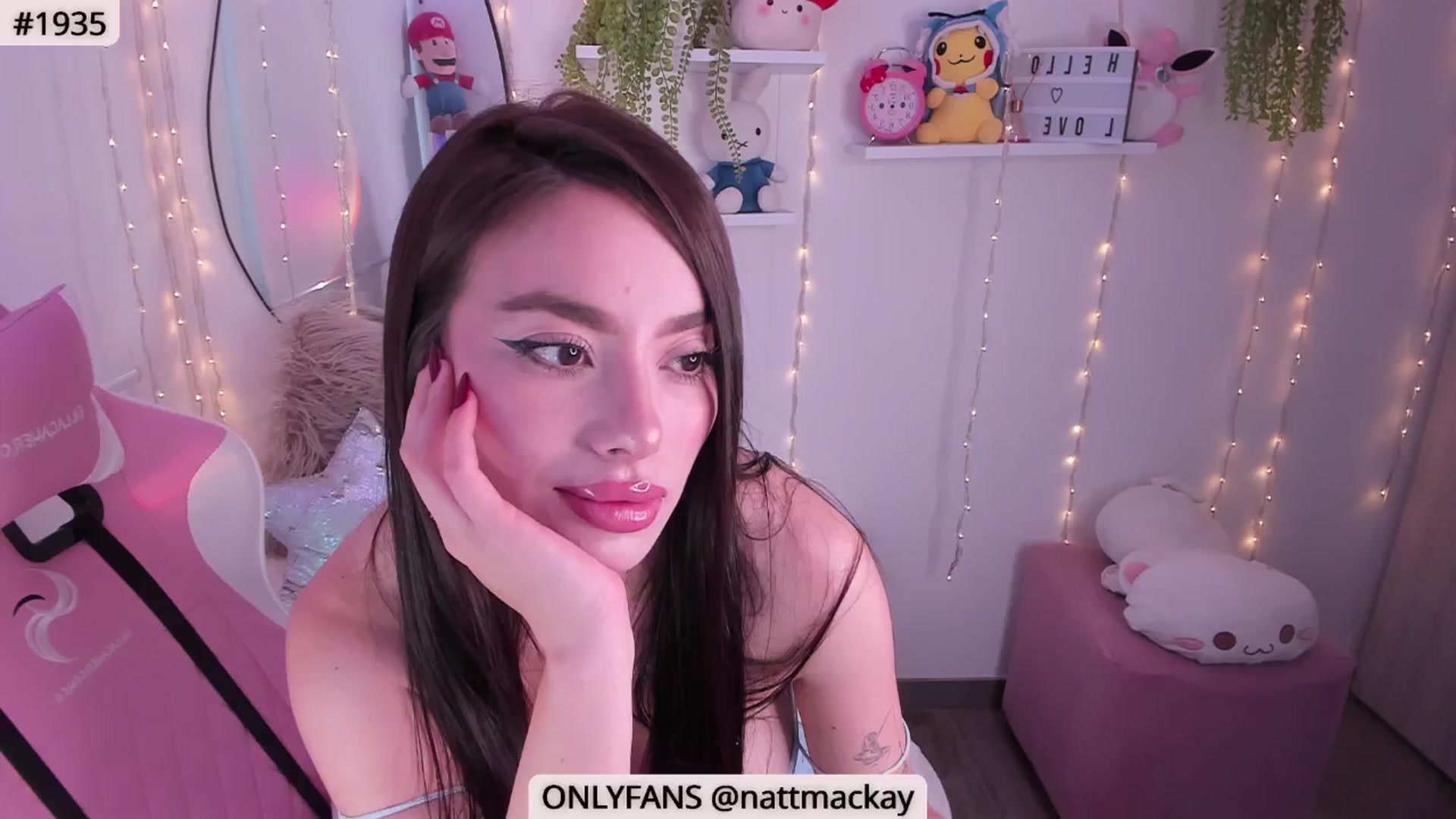 Gallery image thumbnail from Sexxx_natasha's myfreecams stream on, 12/31/2024, 24:27 image 5 of 20