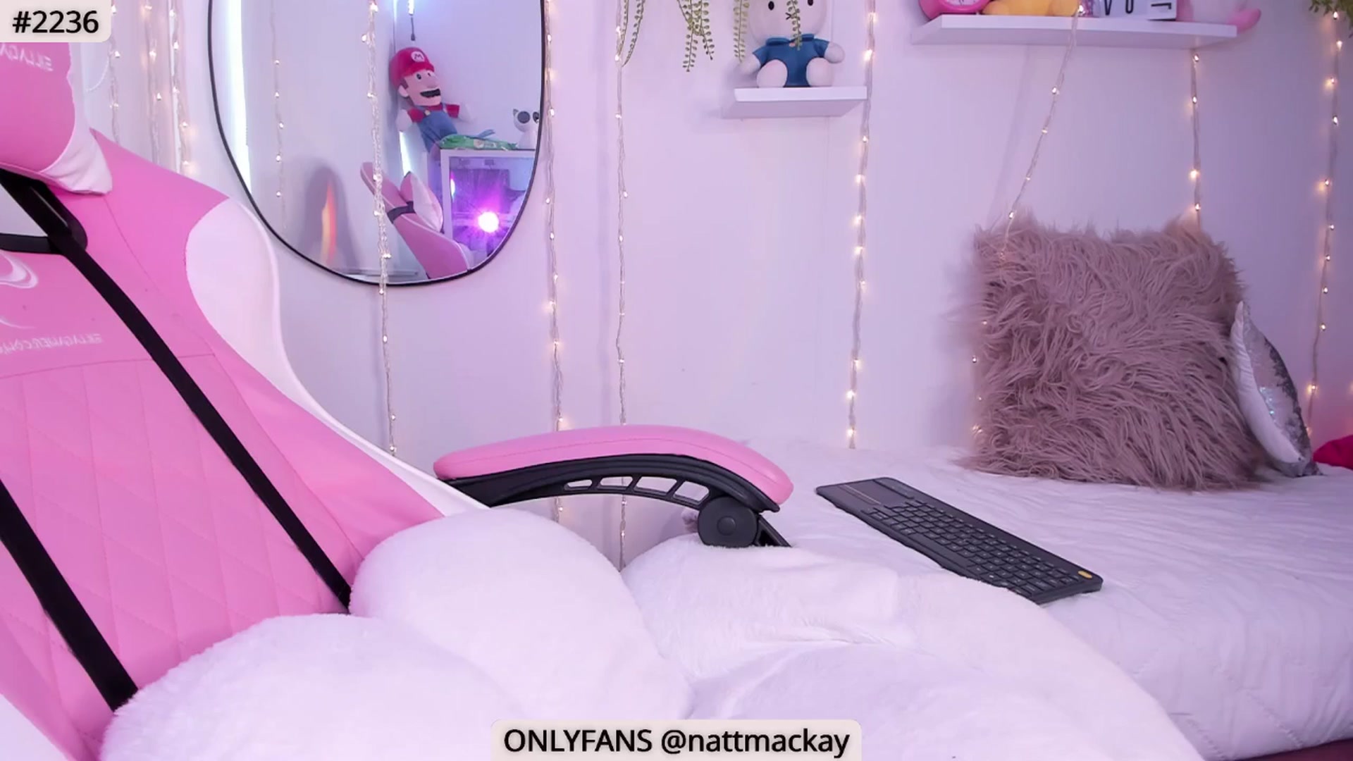 Gallery image thumbnail from Sexxx_natasha's myfreecams stream on, 03/06/2025, 19:06 image 15 of 20