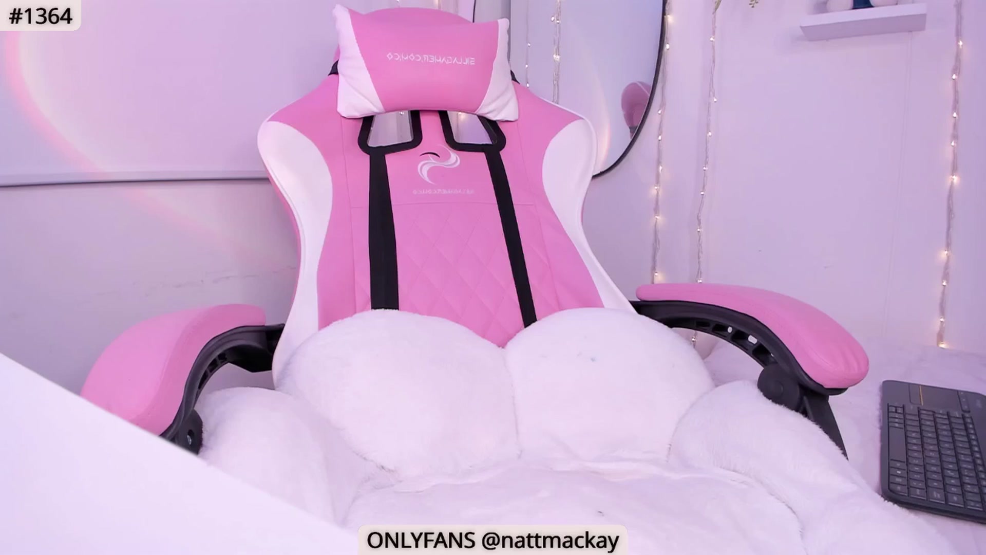 Gallery image thumbnail from Sexxx_natasha's myfreecams stream on, 04/17/2025, 24:01 image 9 of 20