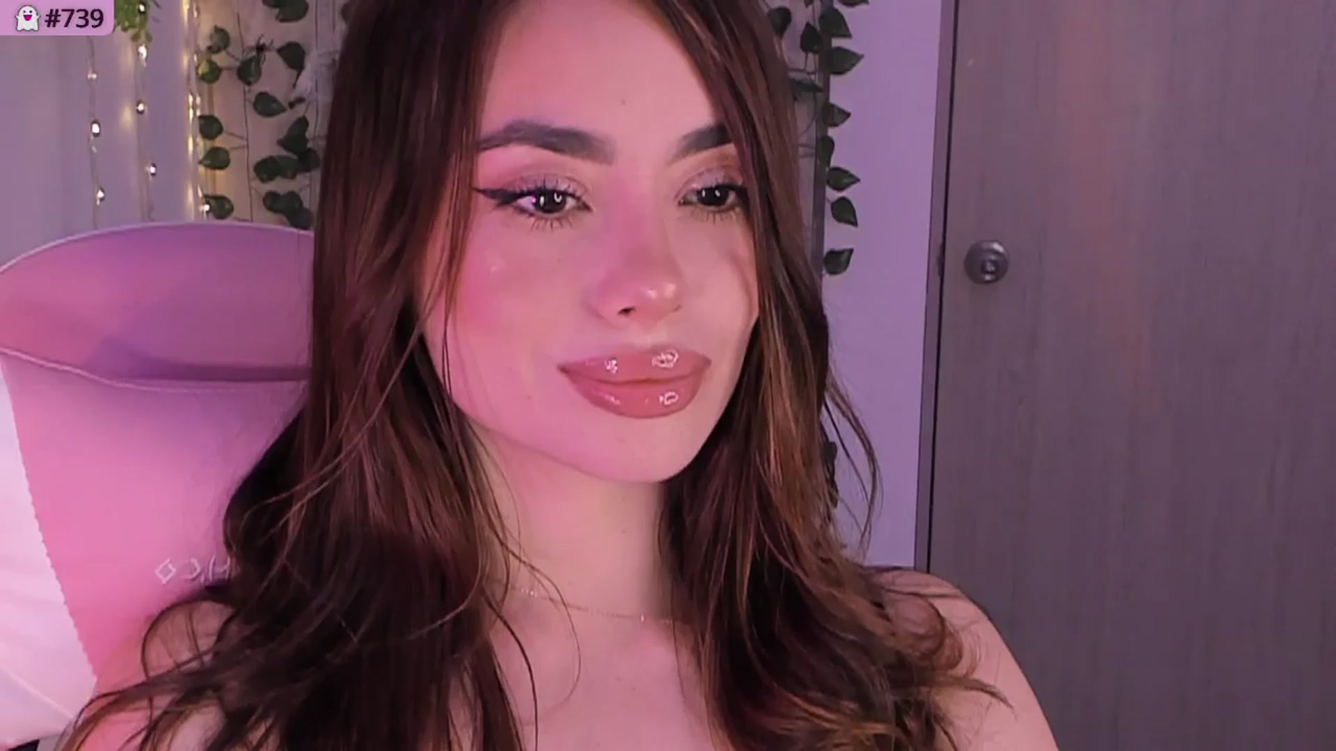 Gallery image thumbnail from Sexxx_natasha's myfreecams stream on, 12/24/2025, 06:06 image 17 of 20
