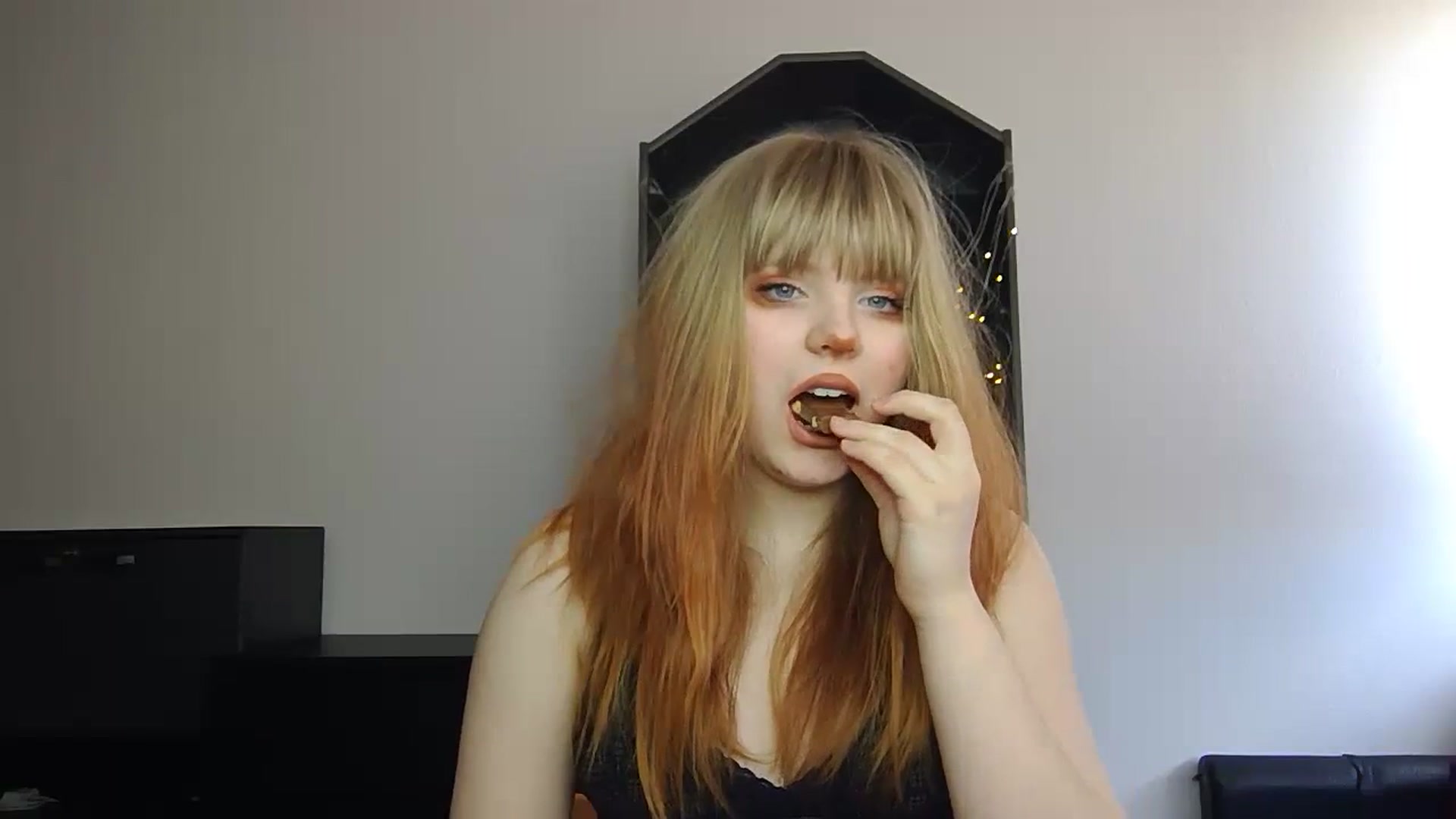 Gallery image thumbnail from Sexxxxy_angel's myfreecams stream on, 03/10/2024, 12:16 image 16 of 20