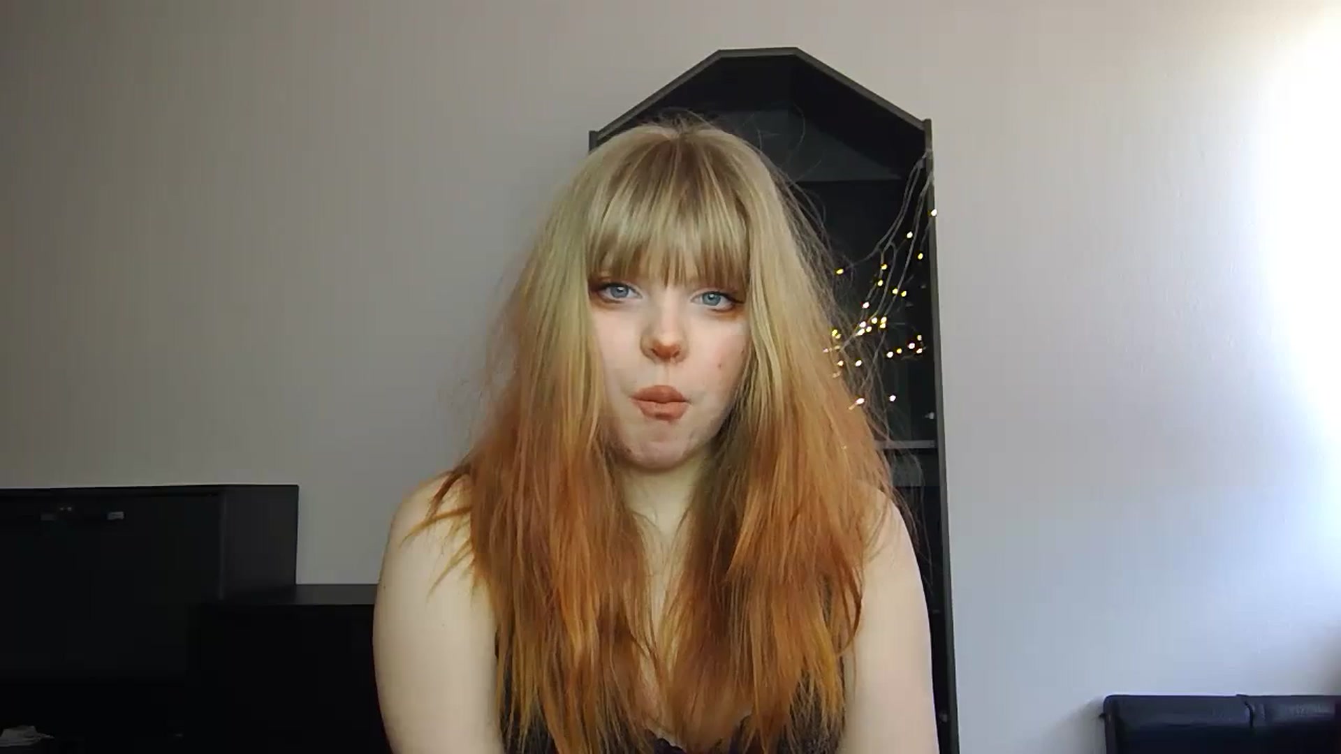 Gallery image thumbnail from Sexxxxy_angel's myfreecams stream on, 03/10/2024, 12:16 image 17 of 20