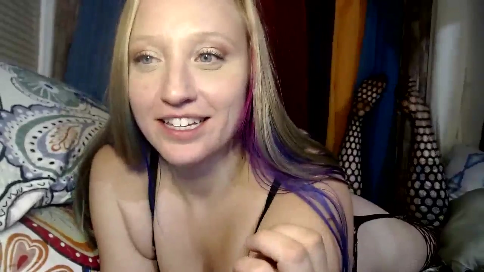 Gallery image thumbnail from SexxxySusan's myfreecams stream on, 09/17/2024, 08:12 image 20 of 20