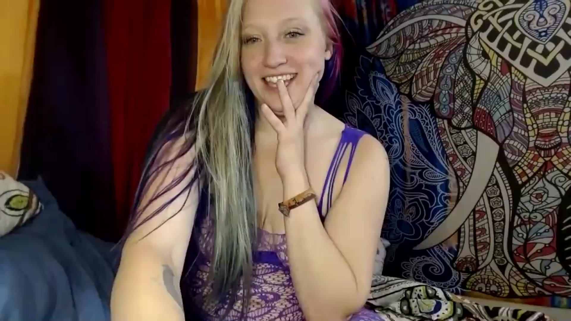 Gallery image thumbnail from SexxxySusan's myfreecams stream on, 09/18/2024, 09:42 image 6 of 20
