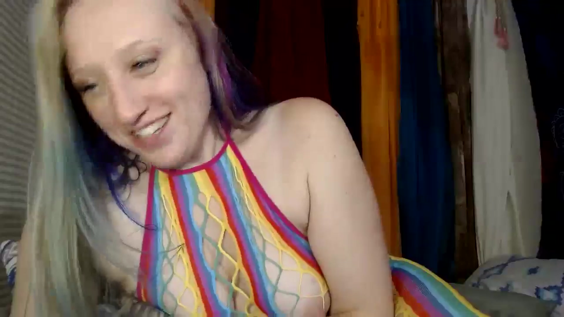 Gallery image thumbnail from SexxxySusan's myfreecams stream on, 09/21/2024, 10:47 image 15 of 20