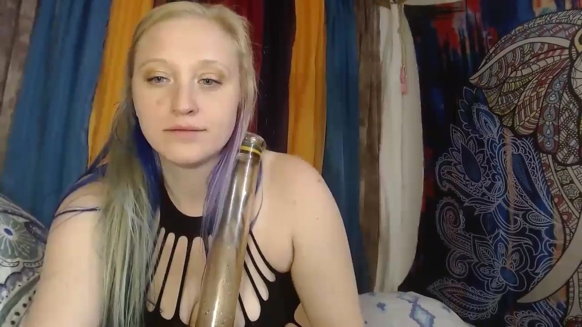 Gallery image thumbnail from SexxxySusan's myfreecams stream on, 10/18/2024, 08:33 image 19 of 20