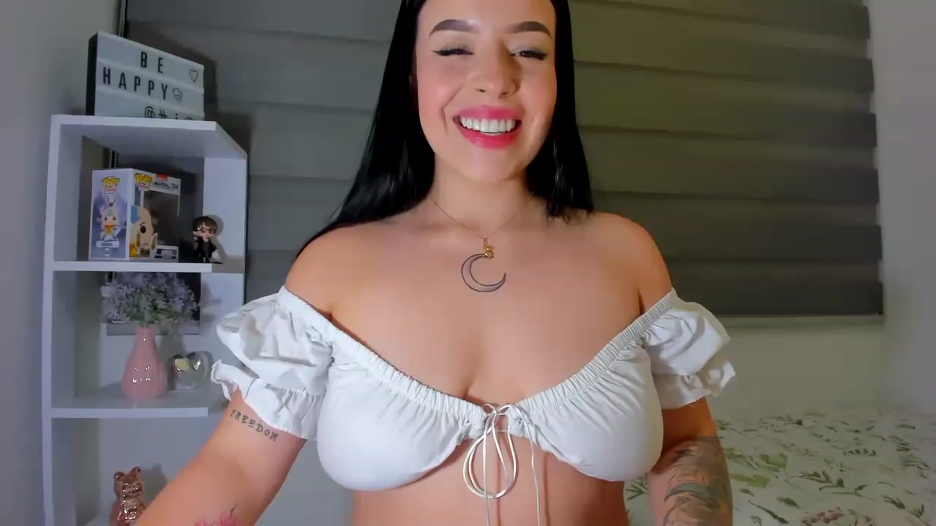 Gallery image thumbnail from Sexxygirl18x's myfreecams stream on, 01/23/2023, 02:45 image 14 of 20