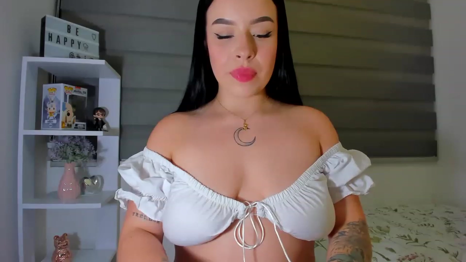 Gallery image thumbnail from Sexxygirl18x's myfreecams stream on, 01/23/2023, 02:45 image 13 of 20