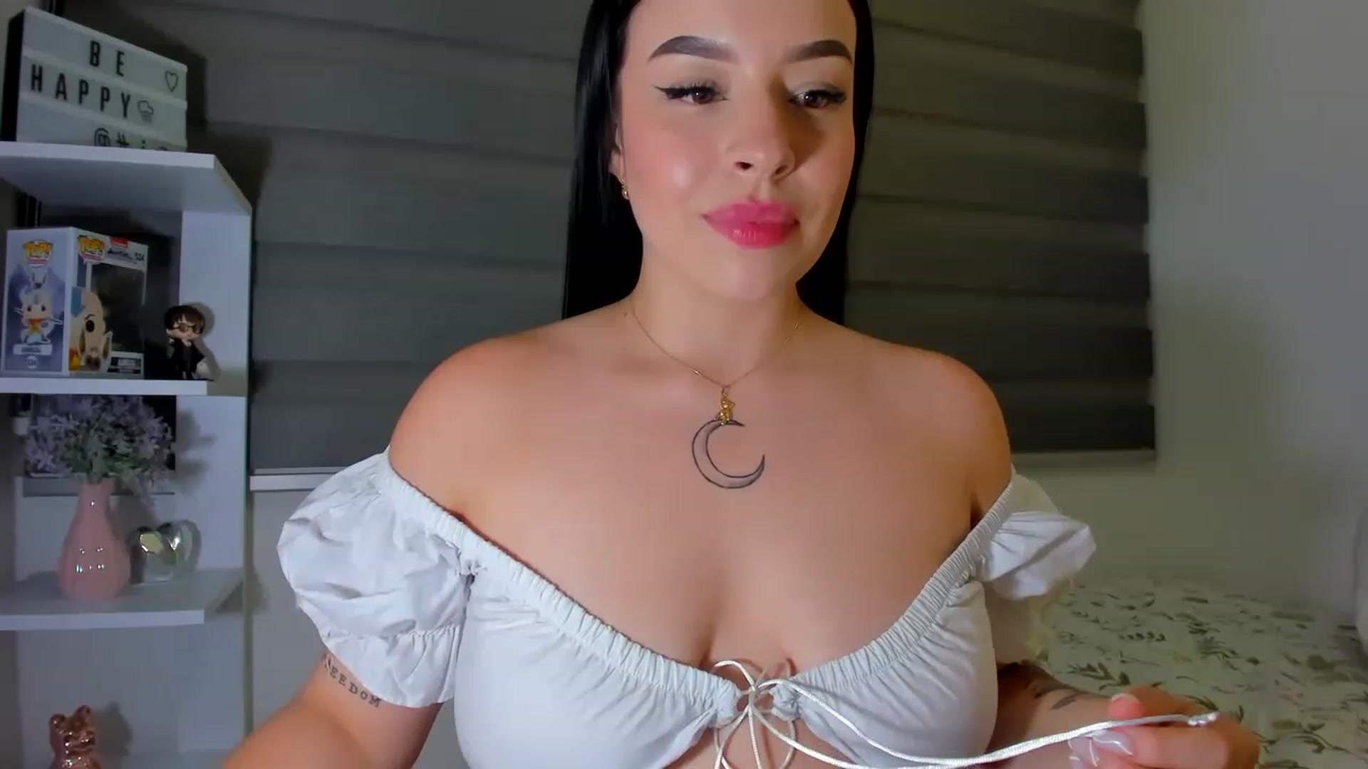 Gallery image thumbnail from Sexxygirl18x's myfreecams stream on, 01/23/2023, 02:45 image 15 of 20