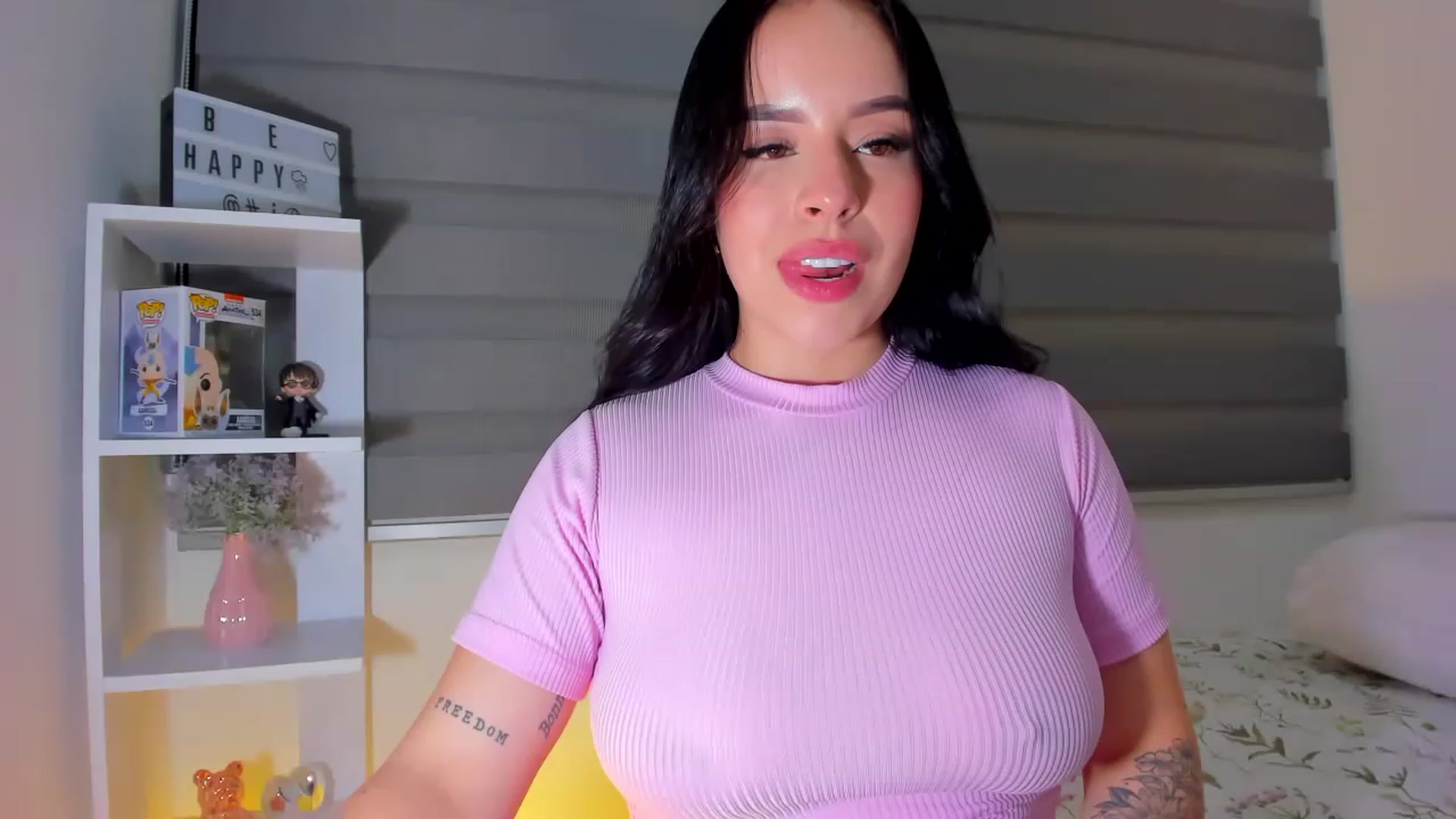 Gallery image thumbnail from Sexxygirl18x's myfreecams stream on, 03/29/2023, 02:31 image 15 of 20