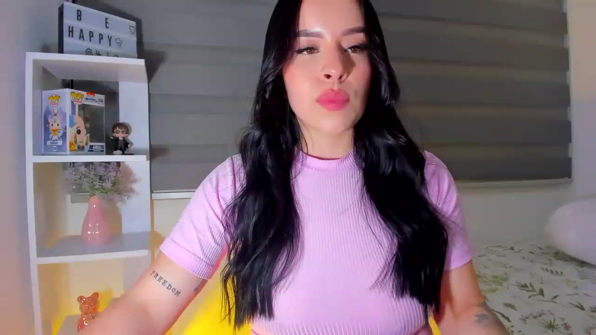 Gallery image thumbnail from Sexxygirl18x's myfreecams stream on, 03/29/2023, 02:31 image 9 of 20
