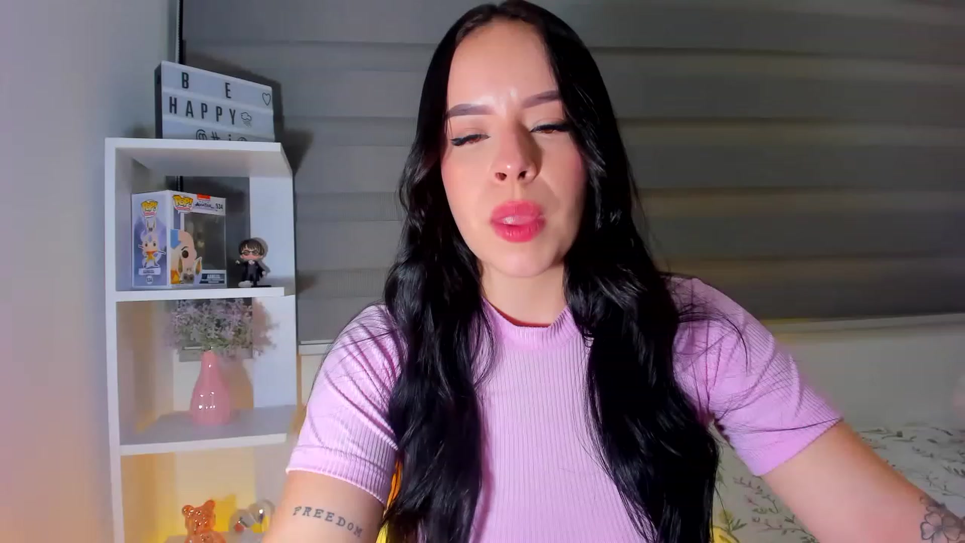 Gallery image thumbnail from Sexxygirl18x's myfreecams stream on, 03/29/2023, 02:31 image 18 of 20