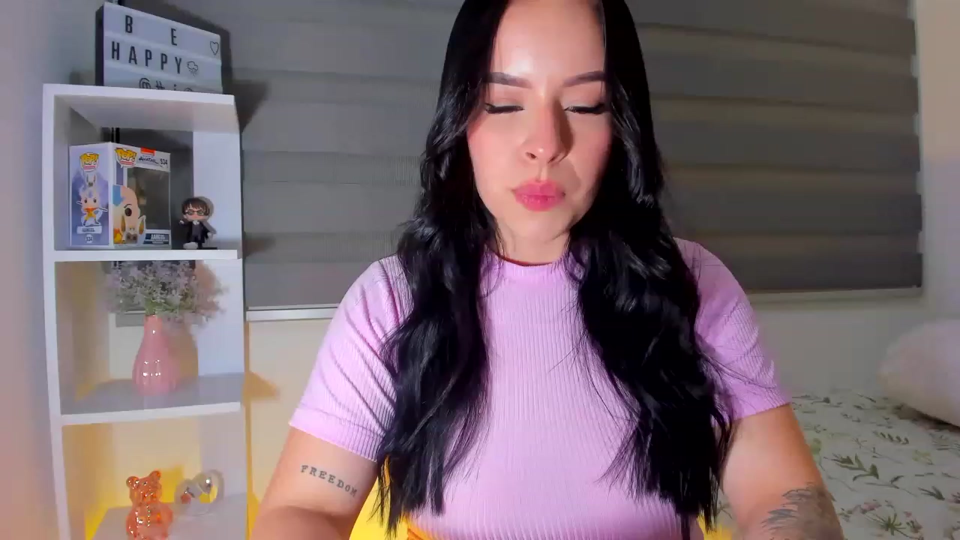 Gallery image thumbnail from Sexxygirl18x's myfreecams stream on, 03/29/2023, 02:31 image 10 of 20