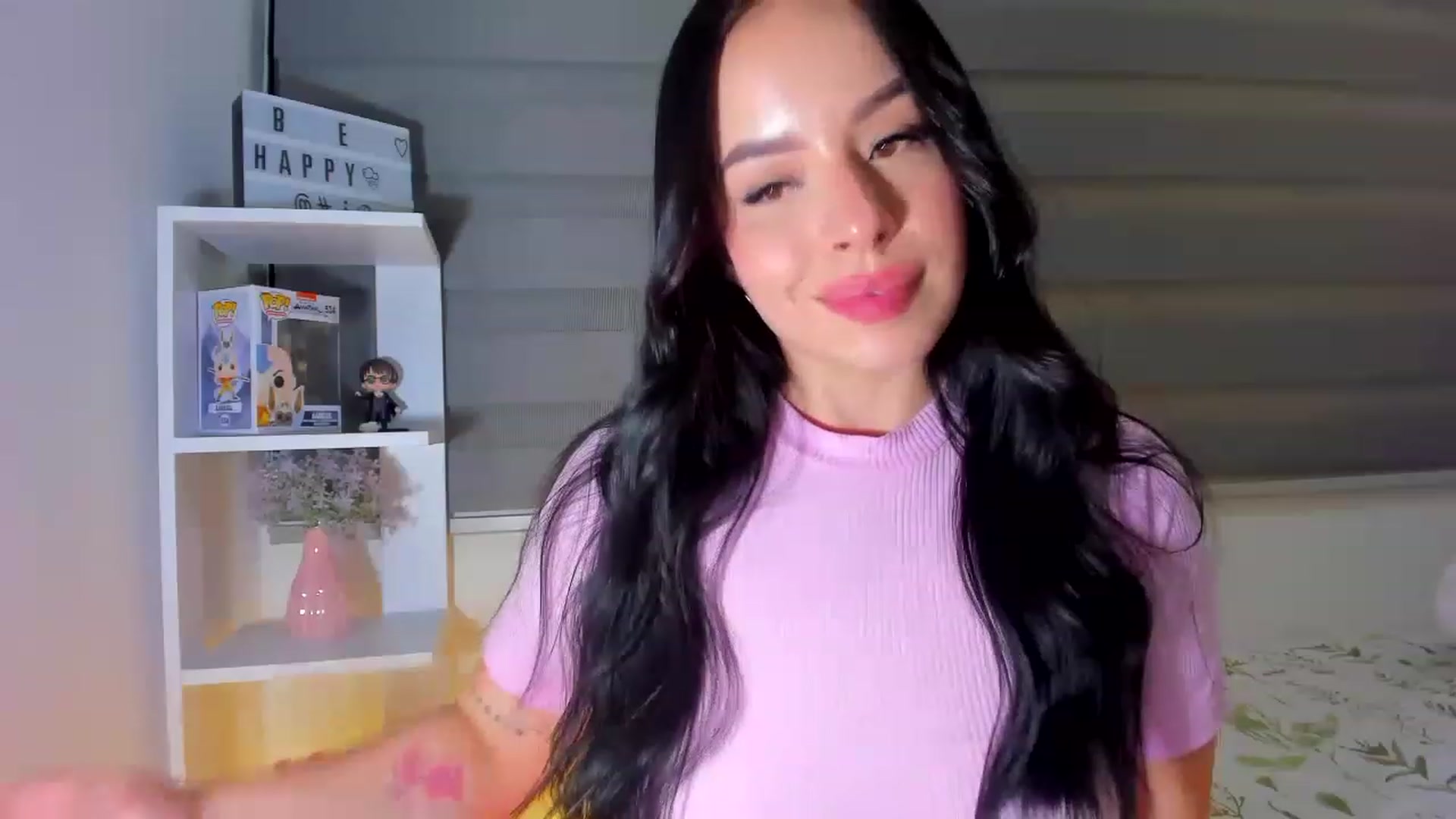 Gallery image thumbnail from Sexxygirl18x's myfreecams stream on, 03/29/2023, 02:31 image 17 of 20