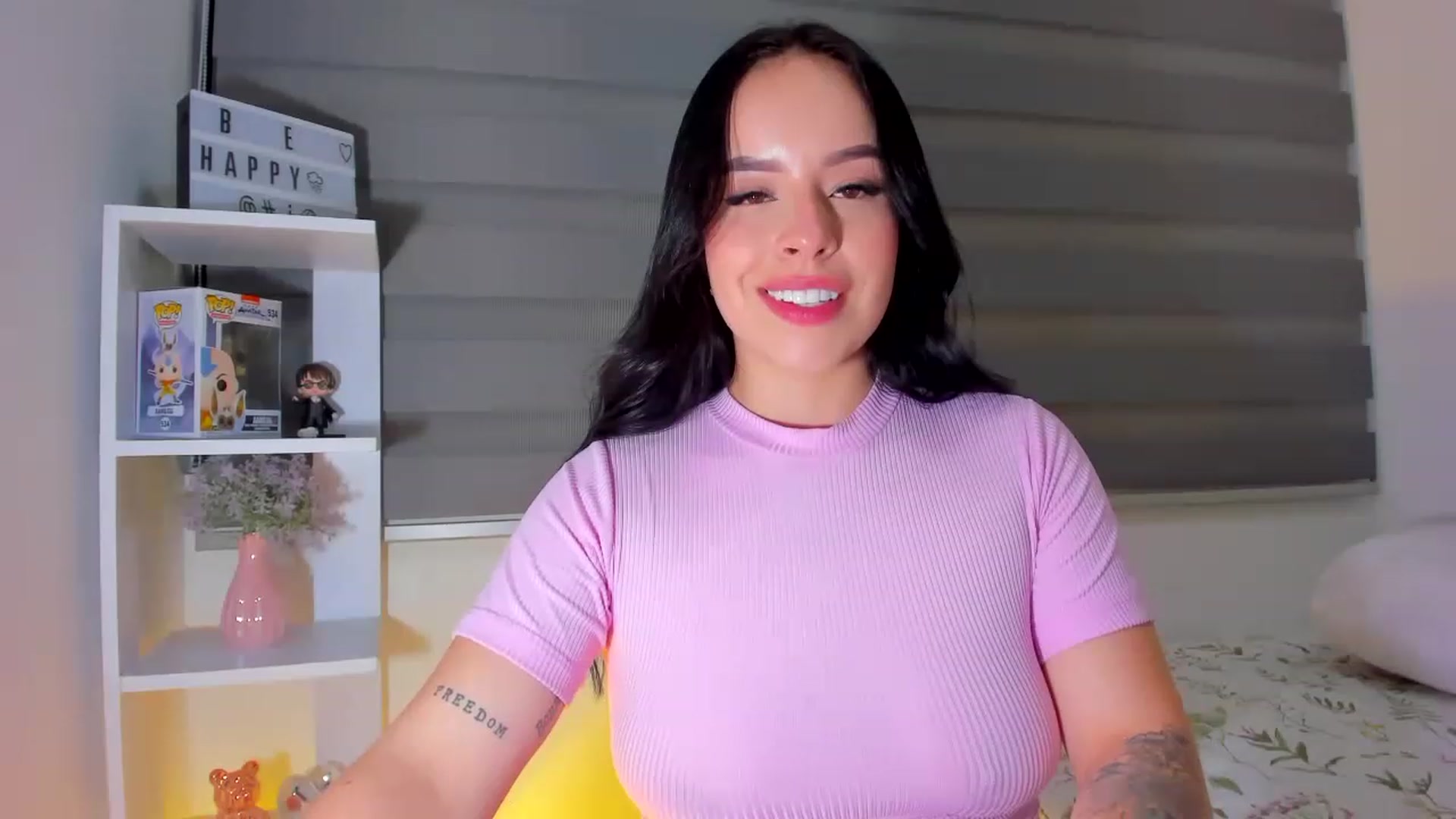 Gallery image thumbnail from Sexxygirl18x's myfreecams stream on, 03/29/2023, 02:31 image 16 of 20