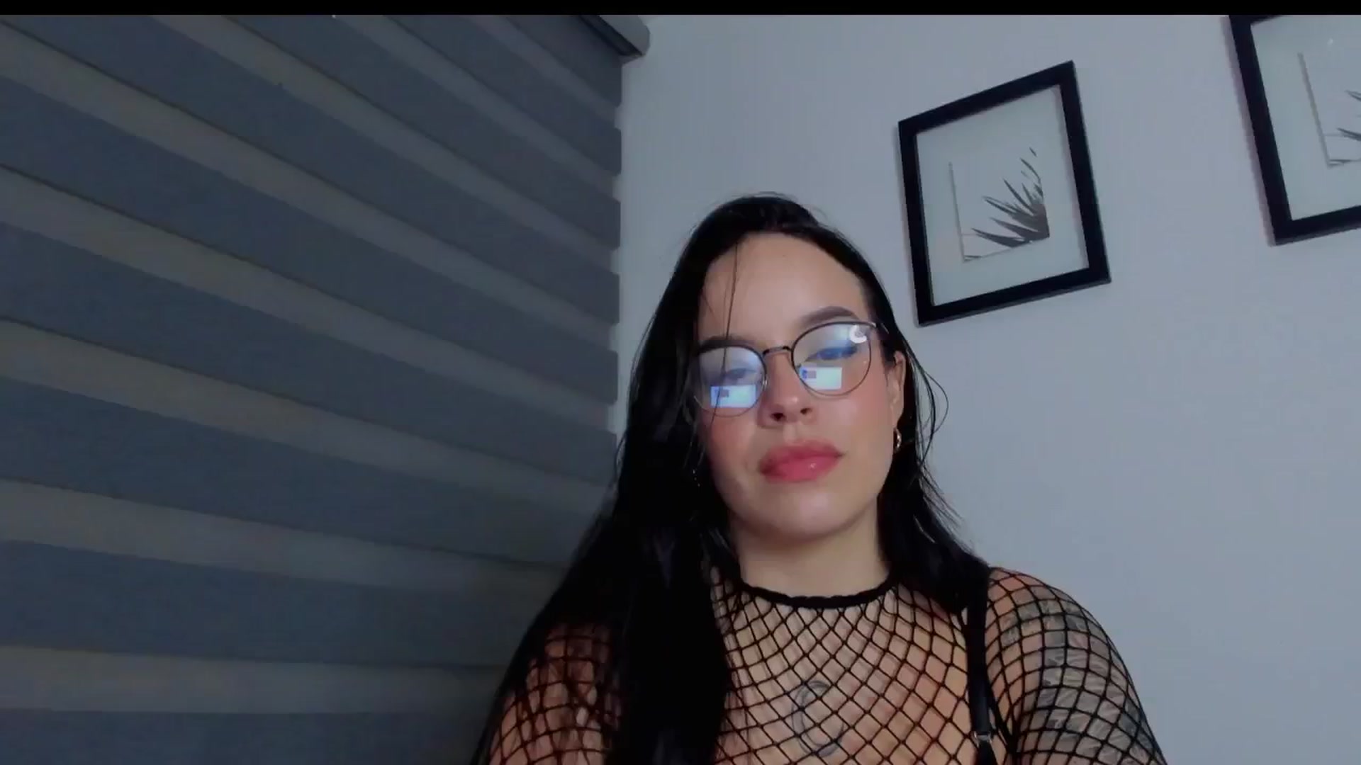 Gallery image thumbnail from Sexxygirl18x's myfreecams stream on, 05/06/2024, 01:02 image 17 of 20