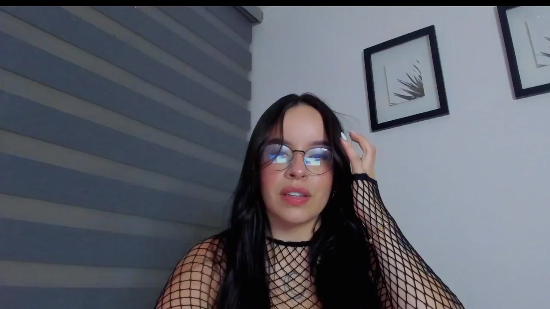 Gallery image thumbnail from Sexxygirl18x's myfreecams stream on, 05/06/2024, 01:02 image 19 of 20