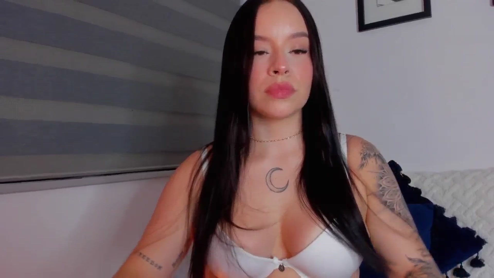 Gallery image thumbnail from Sexxygirl18x's myfreecams stream on, 05/14/2024, 01:27 image 16 of 20