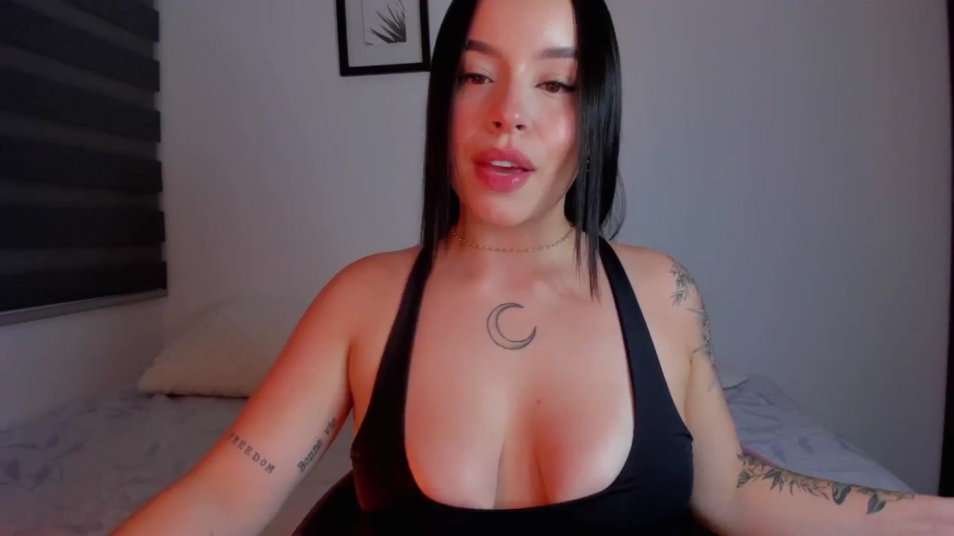 Gallery image thumbnail from Sexxygirl18x's myfreecams stream on, 05/16/2024, 01:59 image 3 of 20