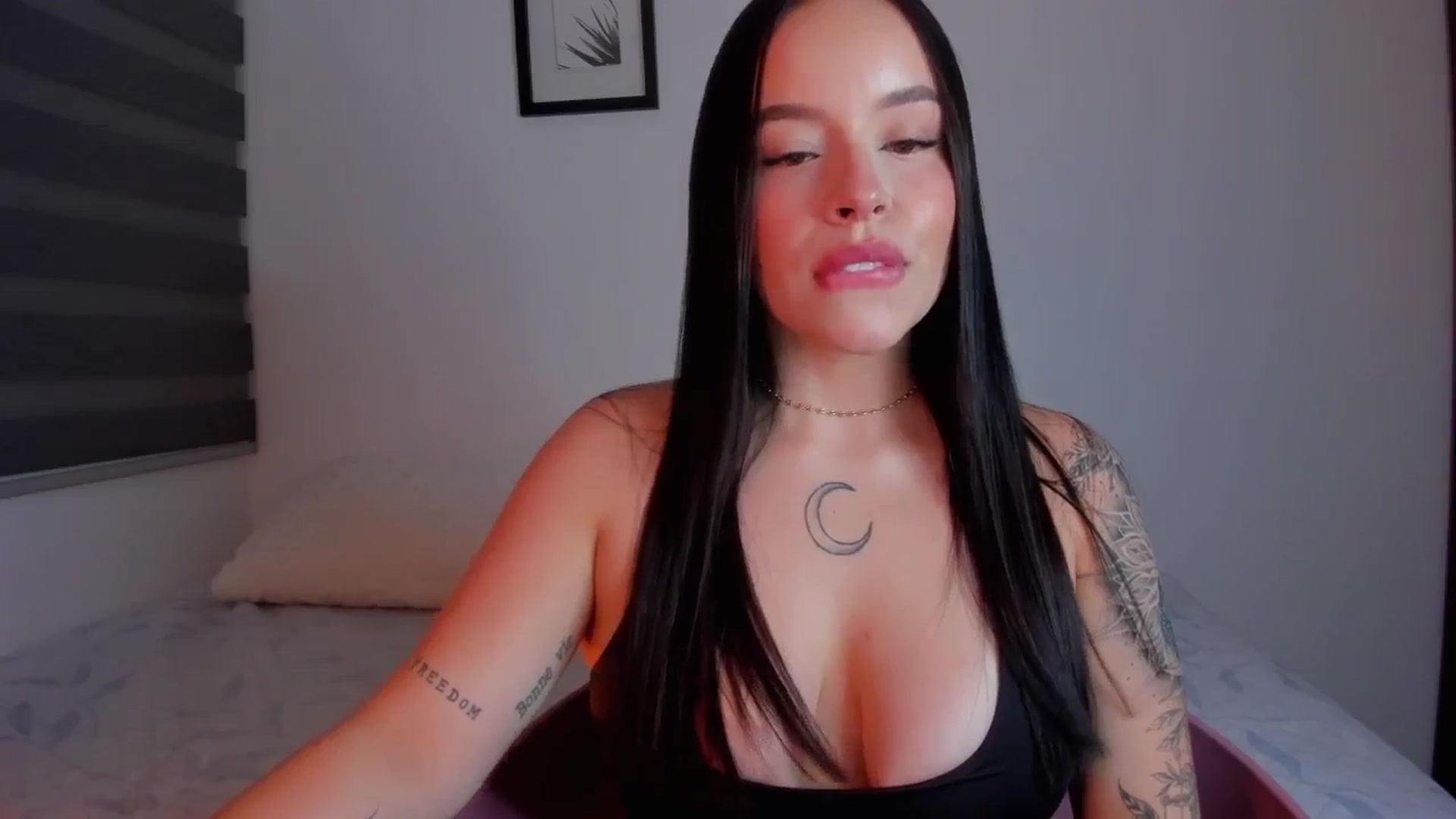 Gallery image thumbnail from Sexxygirl18x's myfreecams stream on, 05/16/2024, 01:59 image 19 of 20
