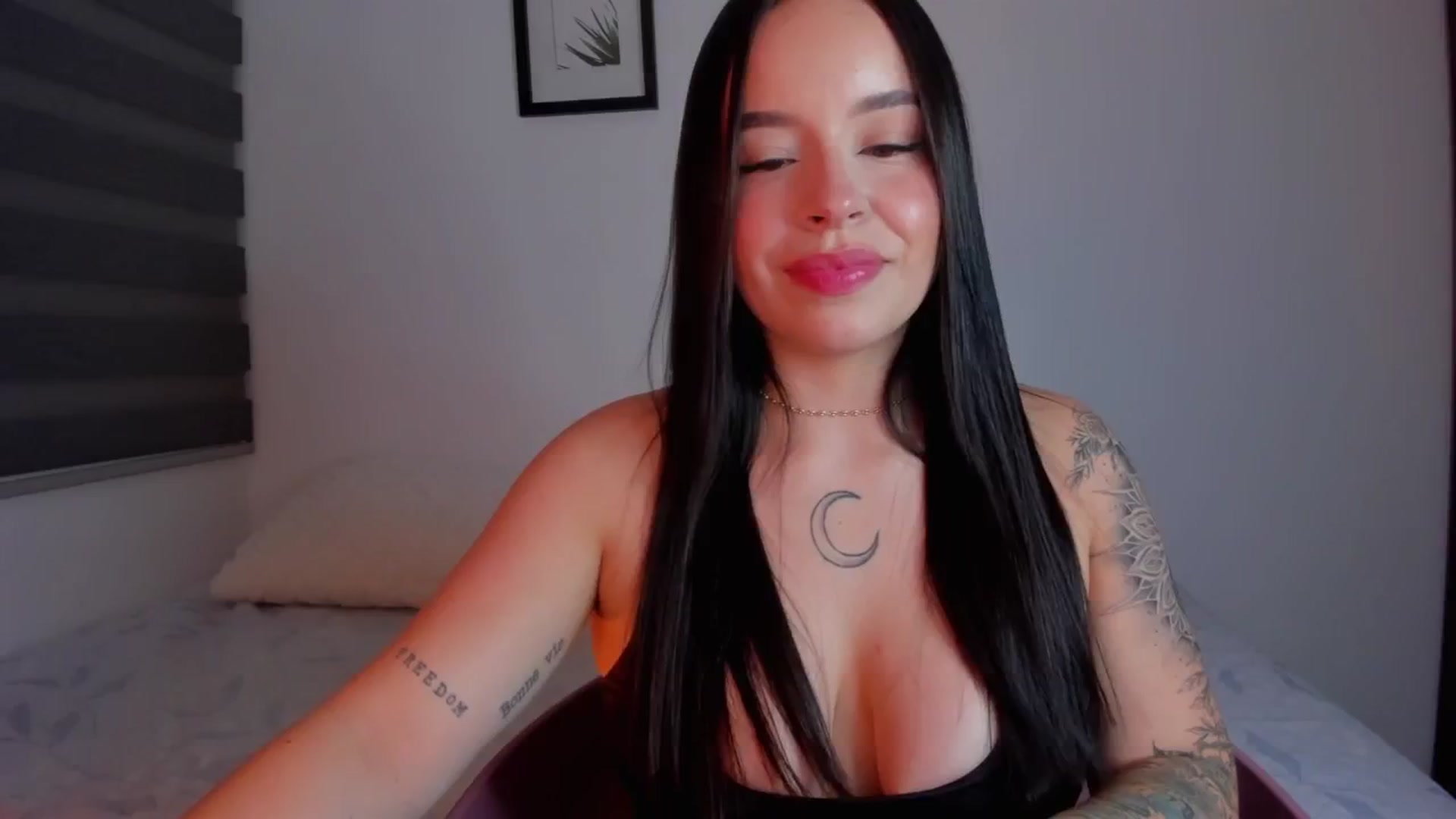 Gallery image thumbnail from Sexxygirl18x's myfreecams stream on, 05/16/2024, 01:59 image 17 of 20
