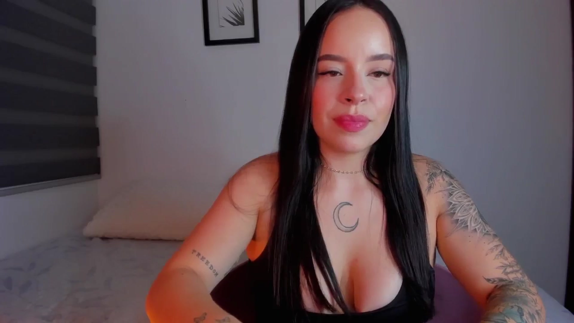 Gallery image thumbnail from Sexxygirl18x's myfreecams stream on, 05/16/2024, 01:59 image 16 of 20