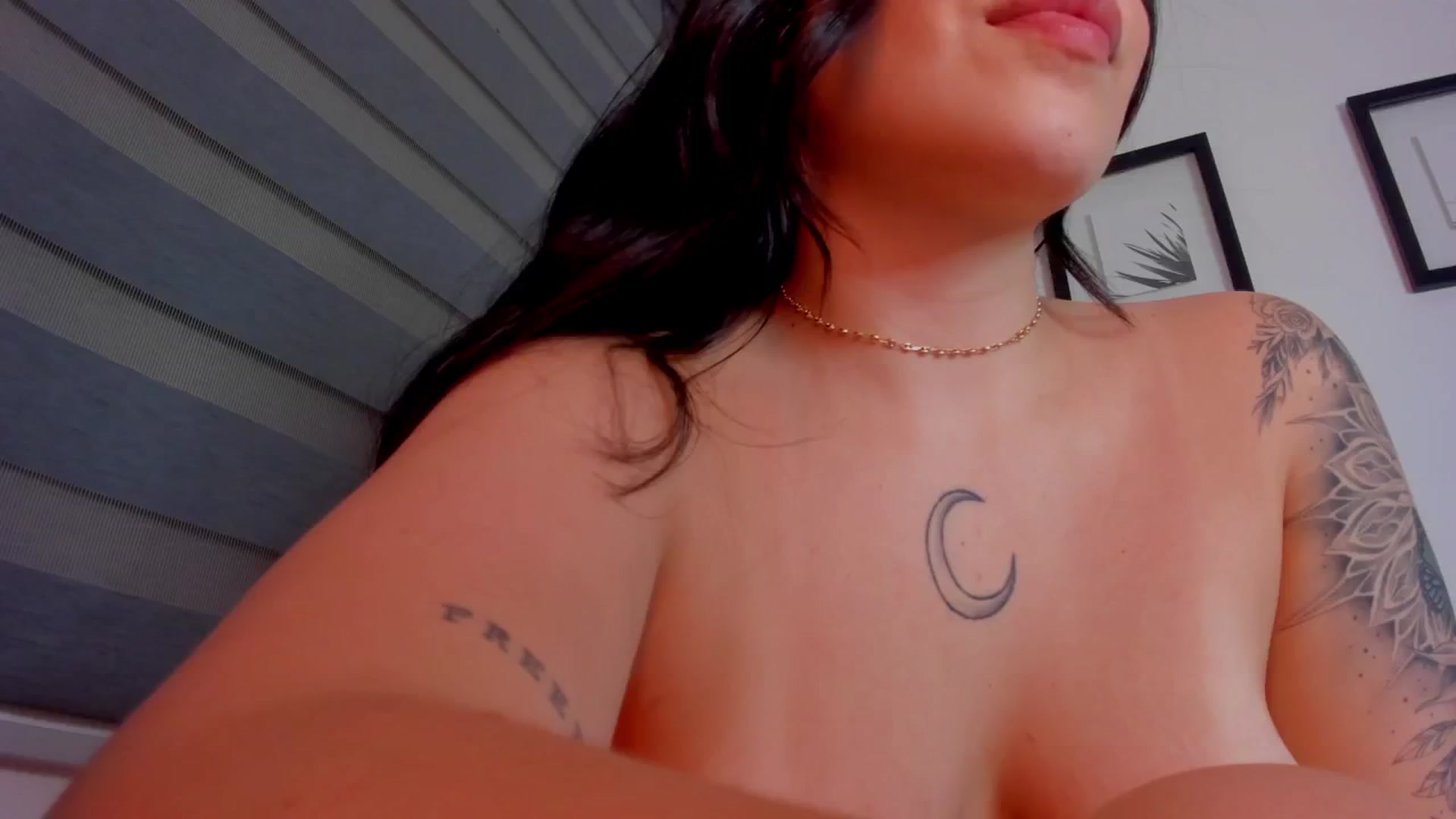 Gallery image thumbnail from Sexxygirl18x's myfreecams stream on, 05/18/2024, 24:50 image 15 of 20