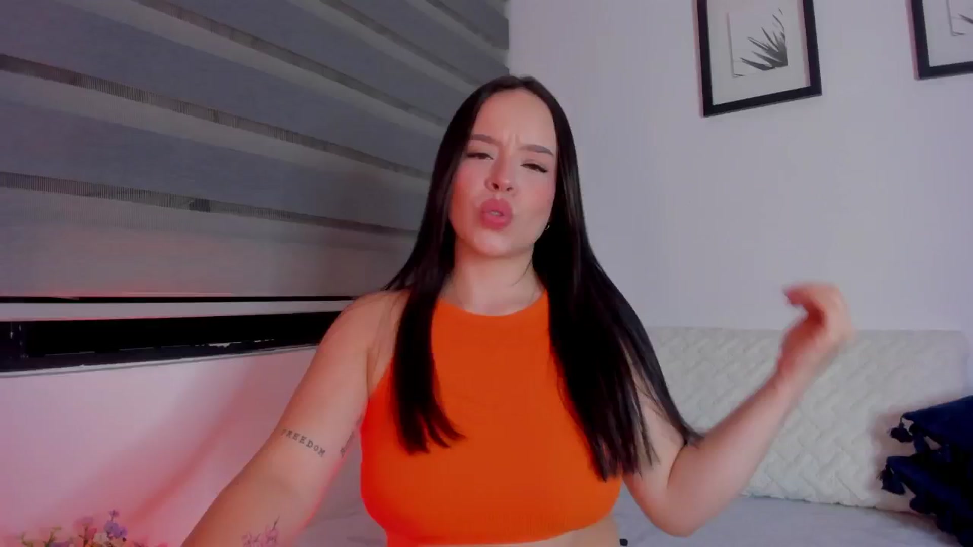 Gallery image thumbnail from Sexxygirl18x's myfreecams stream on, 05/21/2024, 02:02 image 18 of 20