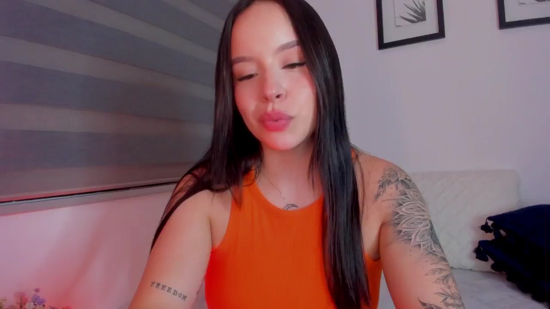 Gallery image thumbnail from Sexxygirl18x's myfreecams stream on, 05/21/2024, 03:15 image 15 of 20