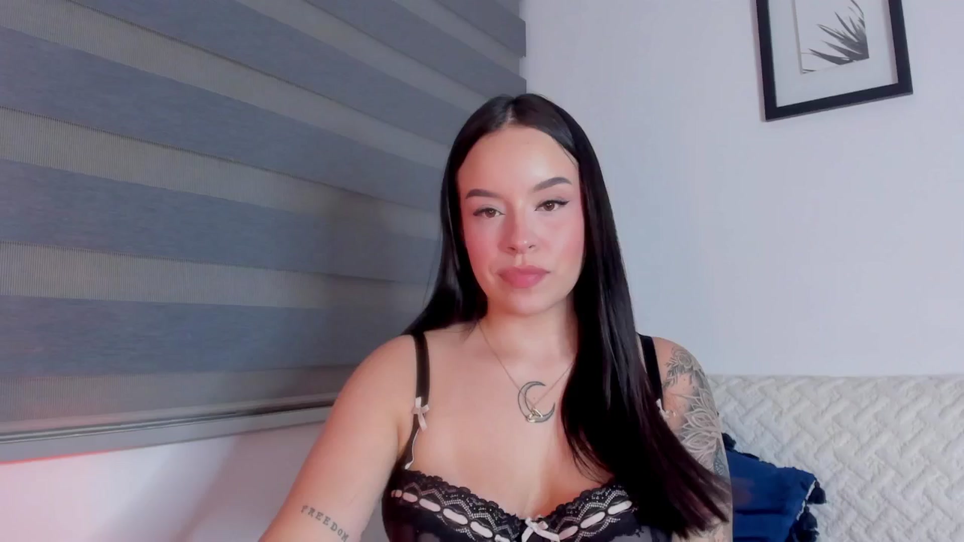 Gallery image thumbnail from Sexxygirl18x's myfreecams stream on, 05/23/2024, 01:23 image 7 of 20