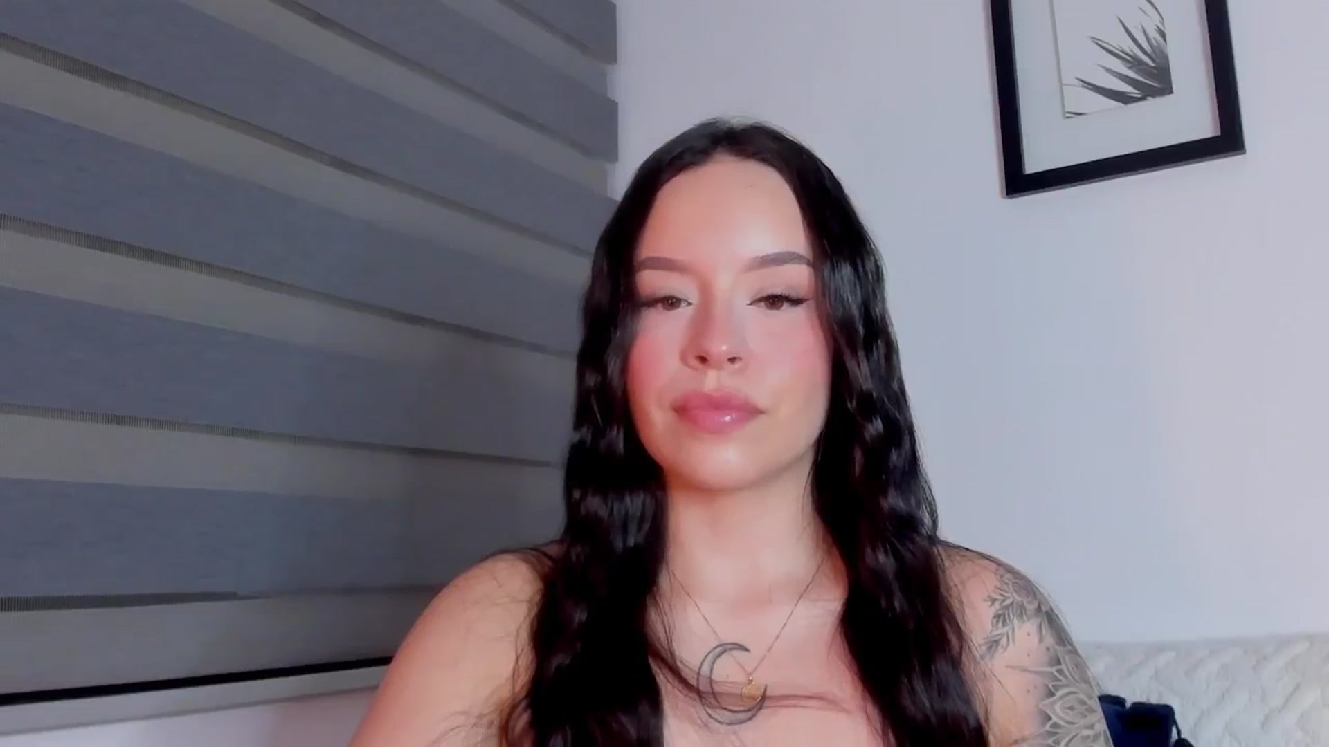 Gallery image thumbnail from Sexxygirl18x's myfreecams stream on, 05/25/2024, 24:30 image 18 of 20