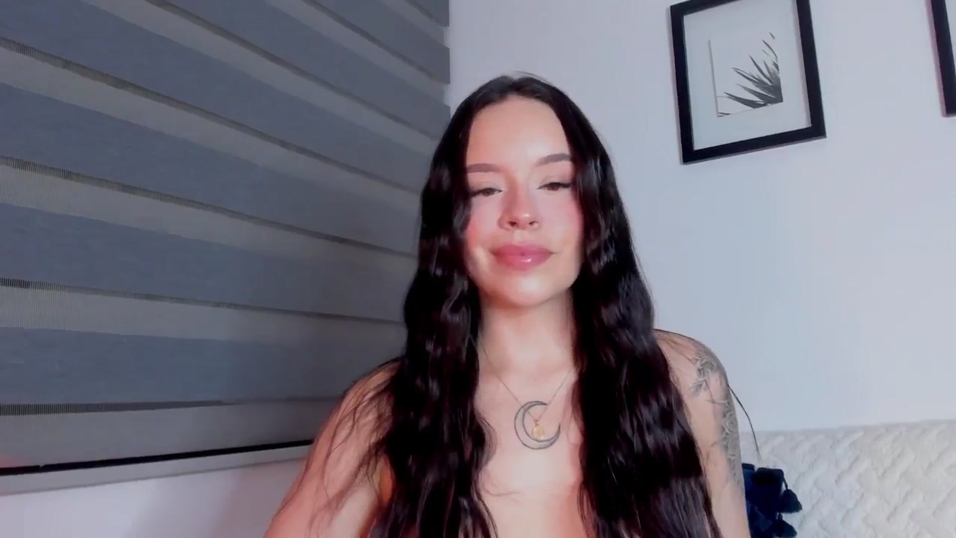 Gallery image thumbnail from Sexxygirl18x's myfreecams stream on, 05/25/2024, 24:30 image 14 of 20