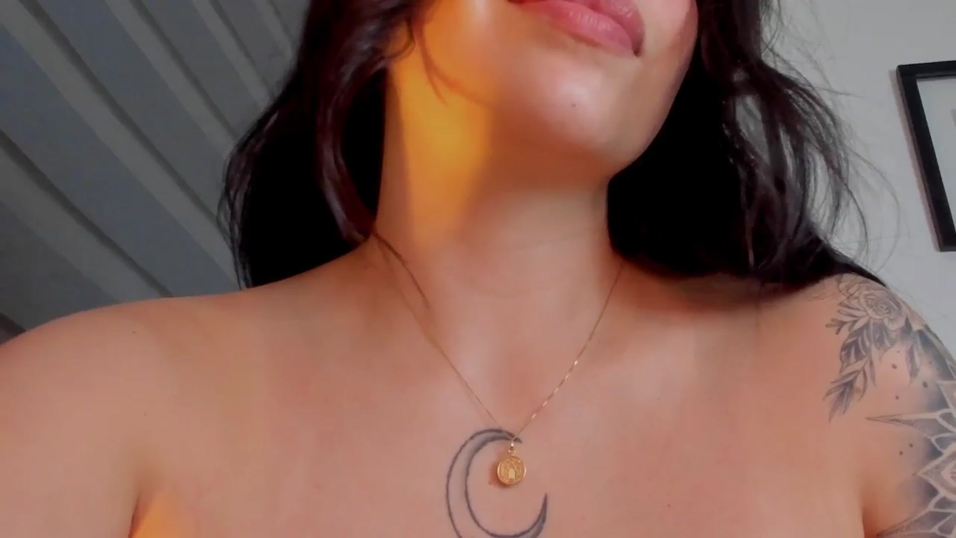 Gallery image thumbnail from Sexxygirl18x's myfreecams stream on, 05/26/2024, 24:38 image 16 of 20