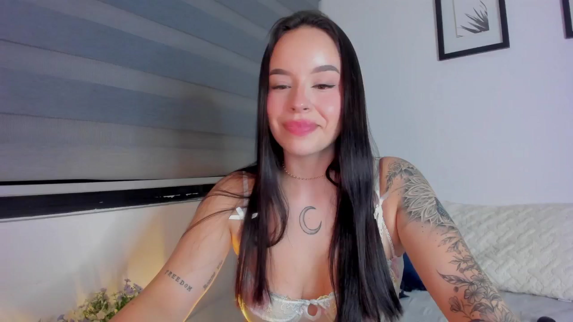 Gallery image thumbnail from Sexxygirl18x's myfreecams stream on, 05/31/2024, 02:45 image 2 of 20