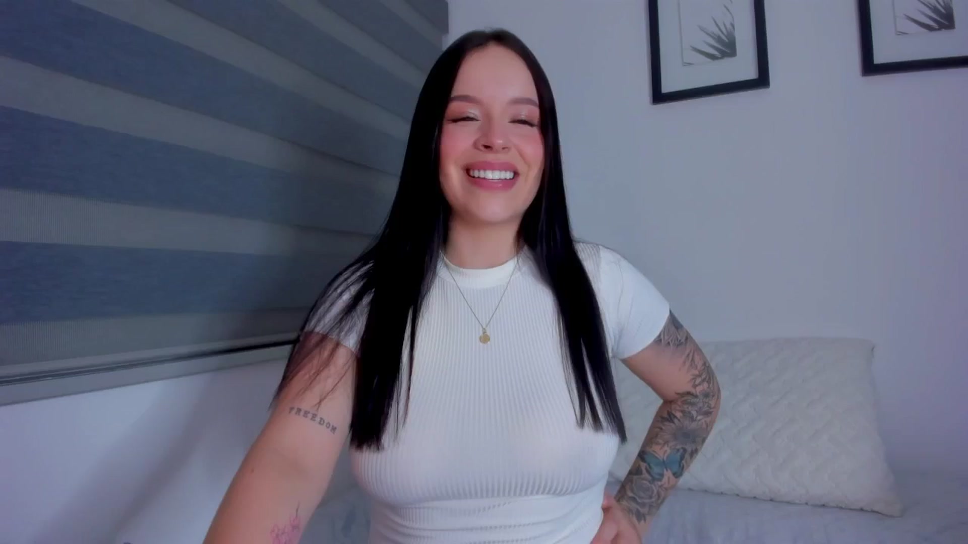 Gallery image thumbnail from Sexxygirl18x's myfreecams stream on, 06/19/2024, 02:00 image 4 of 20