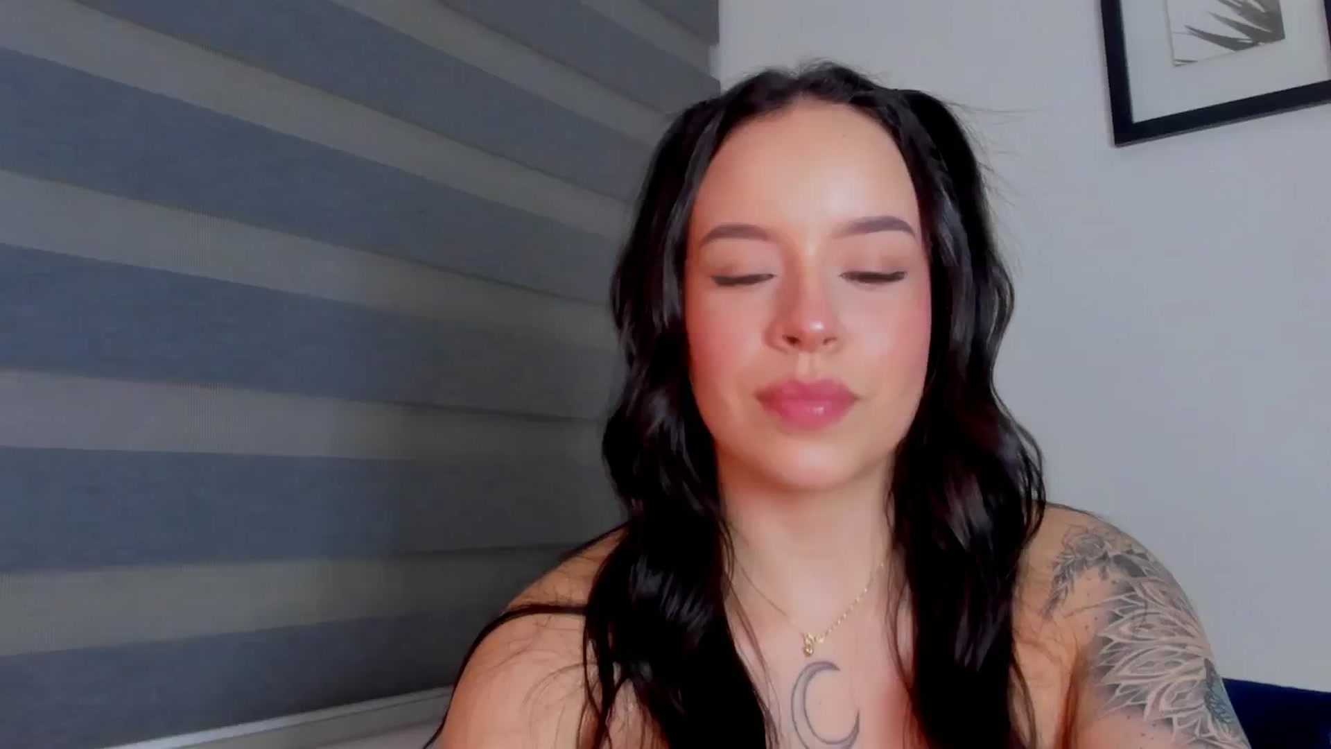 Gallery image thumbnail from Sexxygirl18x's myfreecams stream on, 06/21/2024, 24:13 image 18 of 20