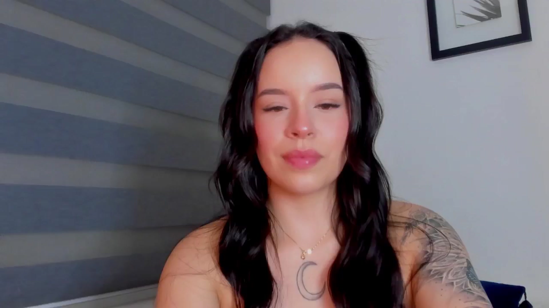 Gallery image thumbnail from Sexxygirl18x's myfreecams stream on, 06/21/2024, 24:13 image 17 of 20