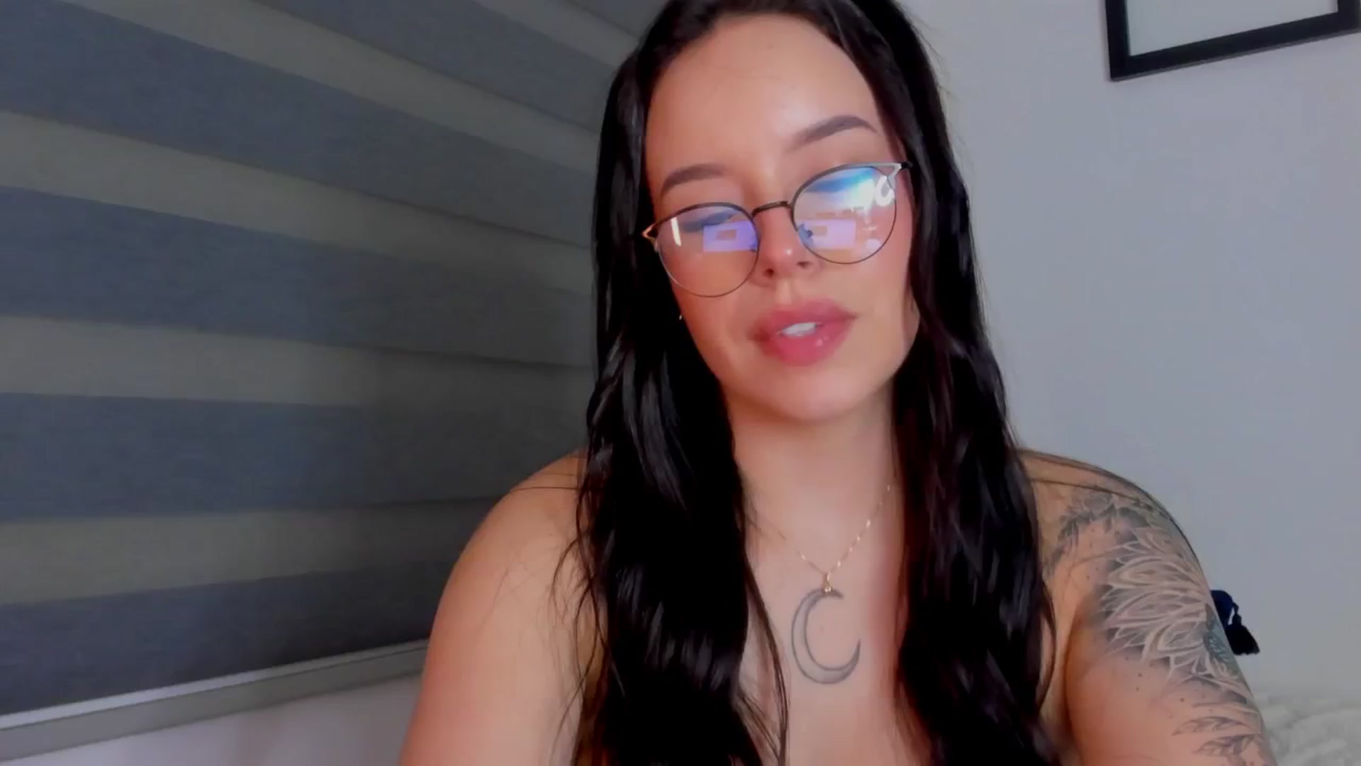 Gallery image thumbnail from Sexxygirl18x's myfreecams stream on, 06/21/2024, 01:40 image 17 of 20