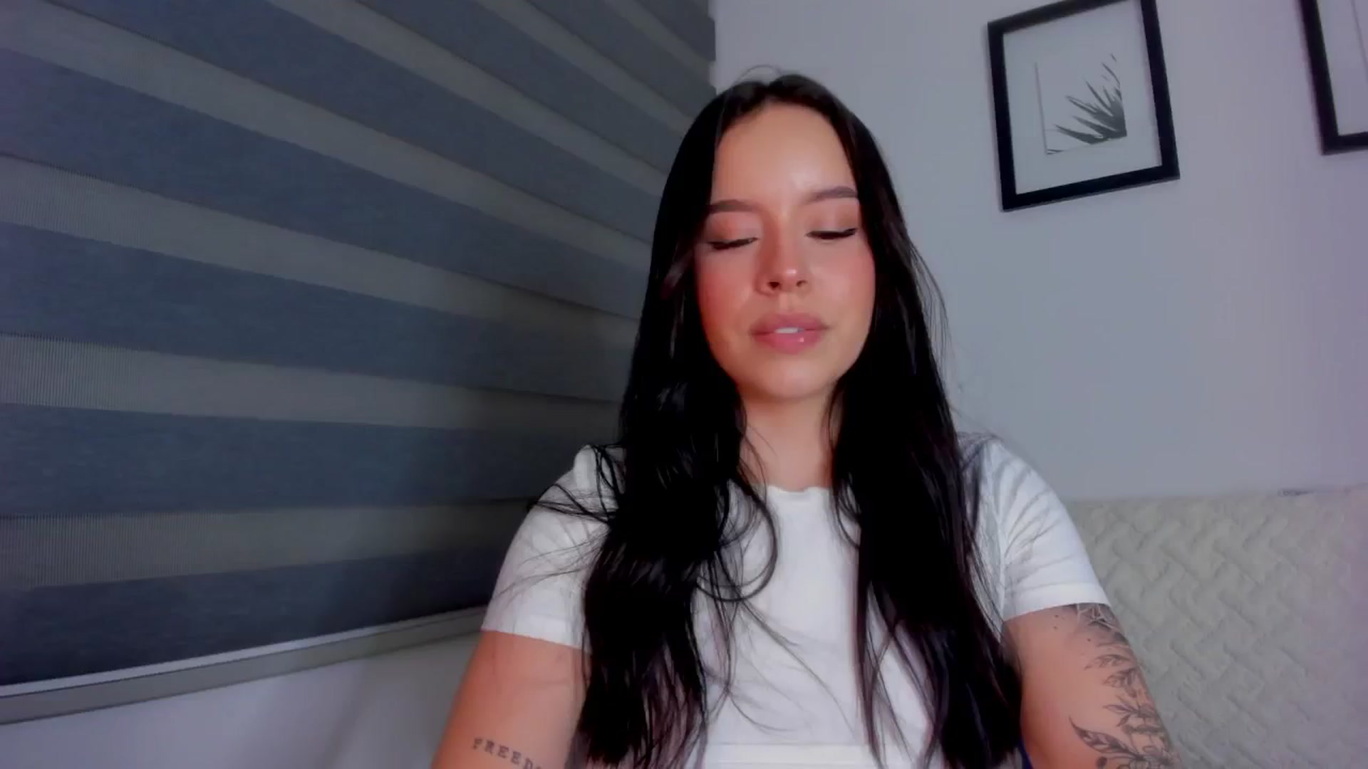 Gallery image thumbnail from Sexxygirl18x's myfreecams stream on, 06/22/2024, 02:28 image 17 of 20