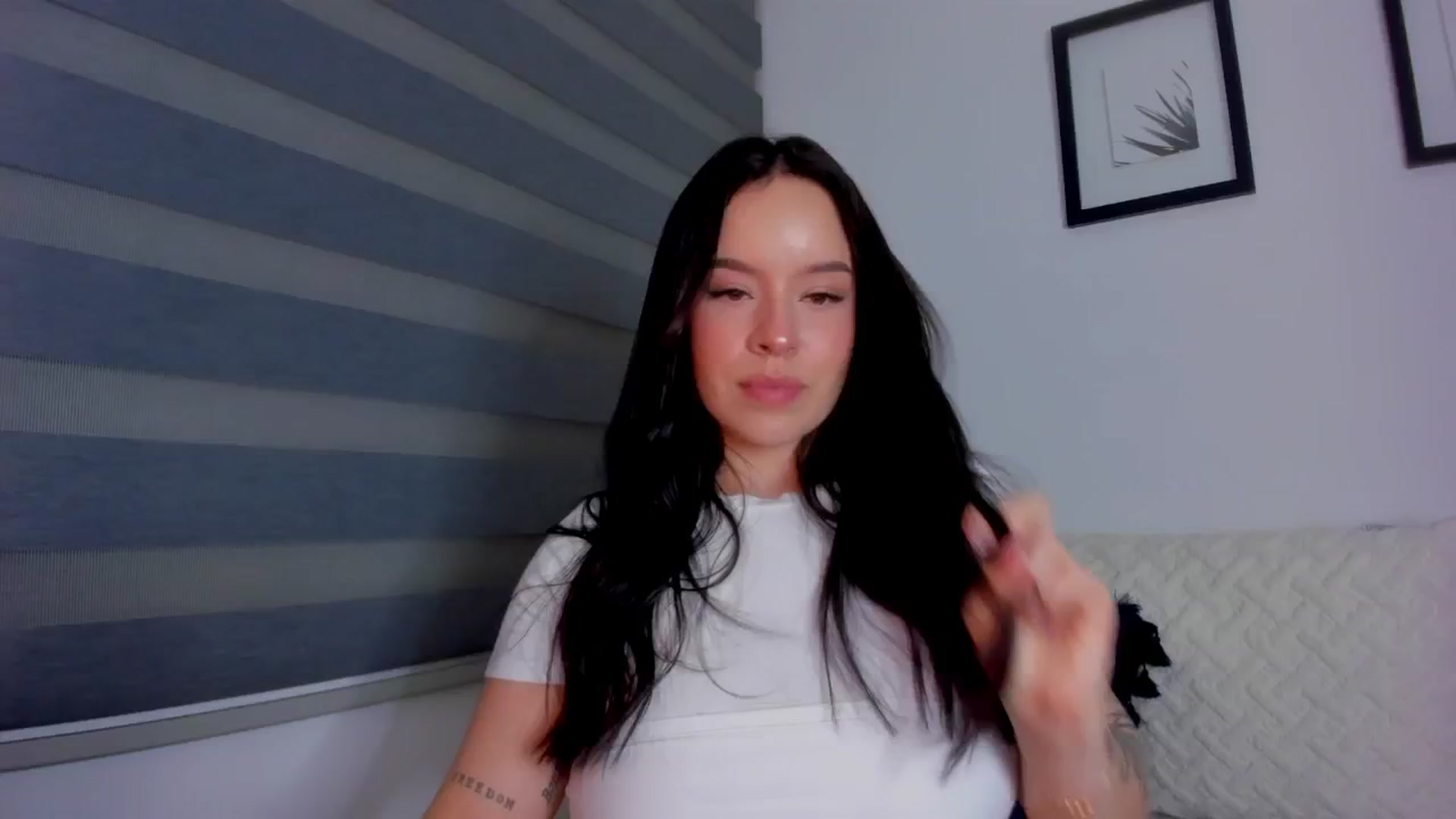 Gallery image thumbnail from Sexxygirl18x's myfreecams stream on, 06/22/2024, 02:28 image 16 of 20