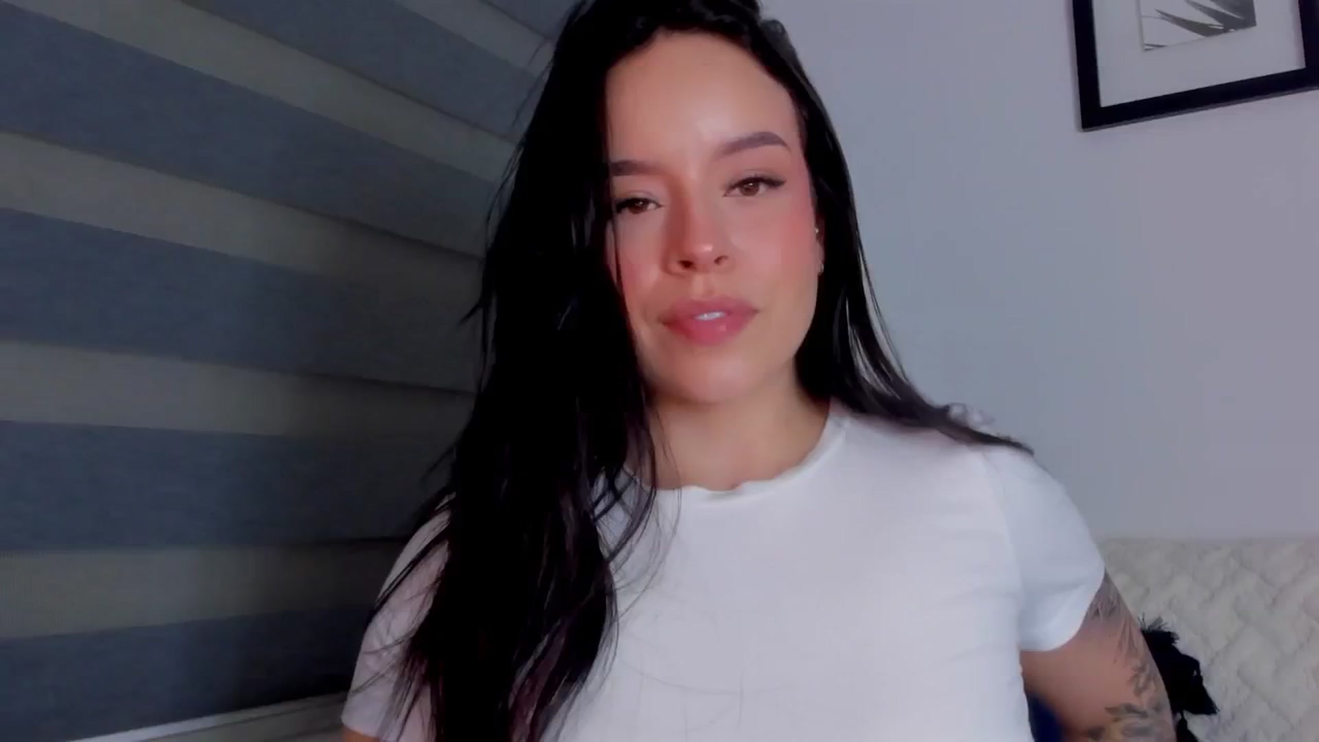 Gallery image thumbnail from Sexxygirl18x's myfreecams stream on, 06/22/2024, 02:28 image 10 of 20