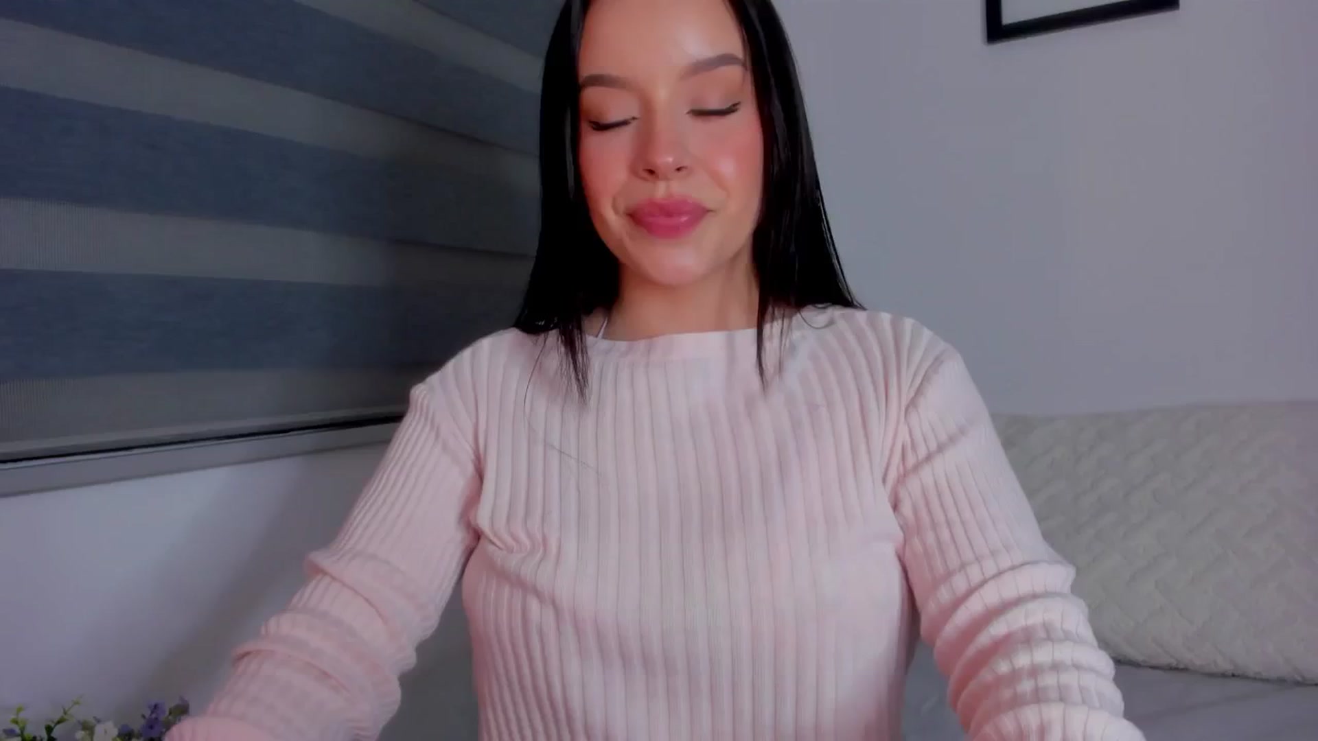 Gallery image thumbnail from Sexxygirl18x's myfreecams stream on, 06/24/2024, 01:02 image 4 of 20