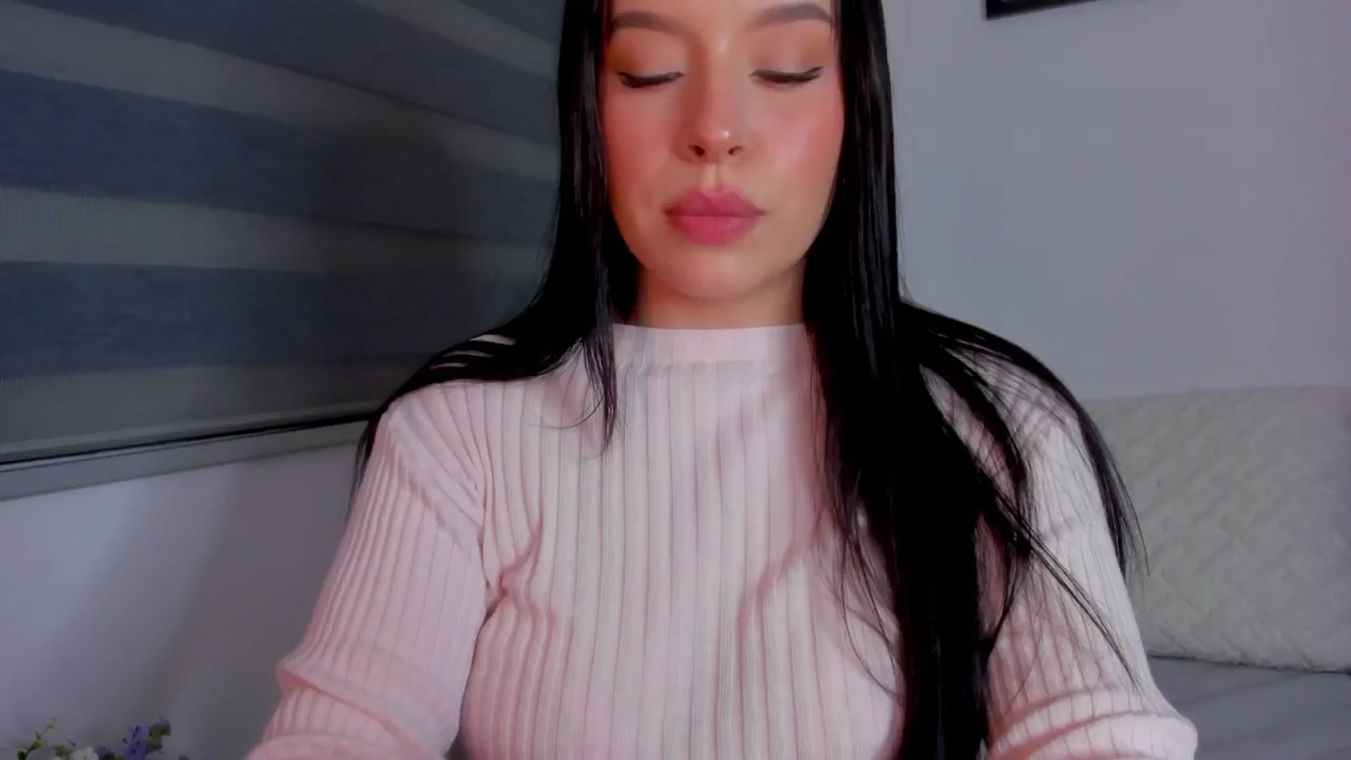 Gallery image thumbnail from Sexxygirl18x's myfreecams stream on, 06/24/2024, 01:02 image 10 of 20