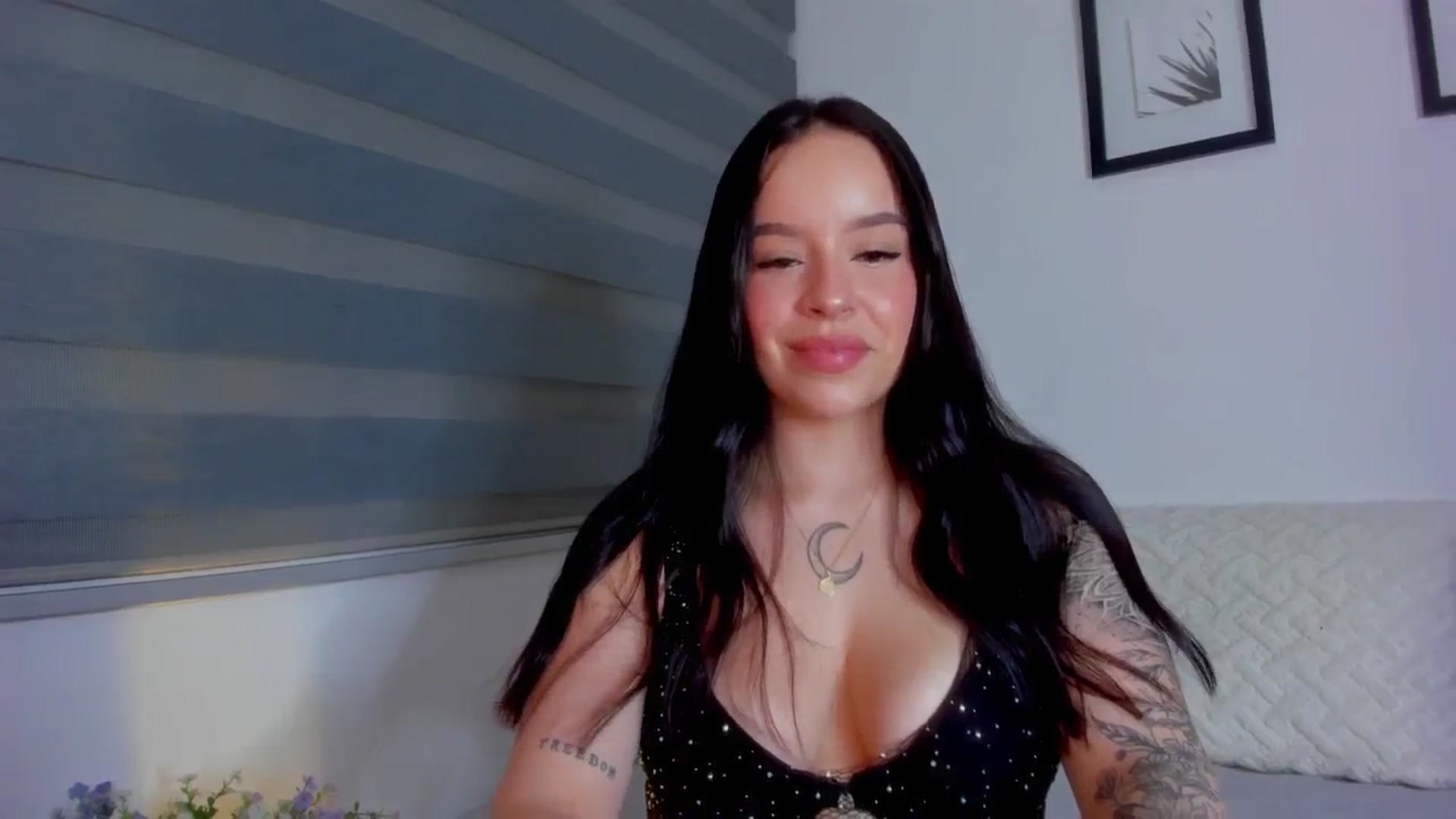 Gallery image thumbnail from Sexxygirl18x's myfreecams stream on, 06/30/2024, 24:57 image 4 of 20