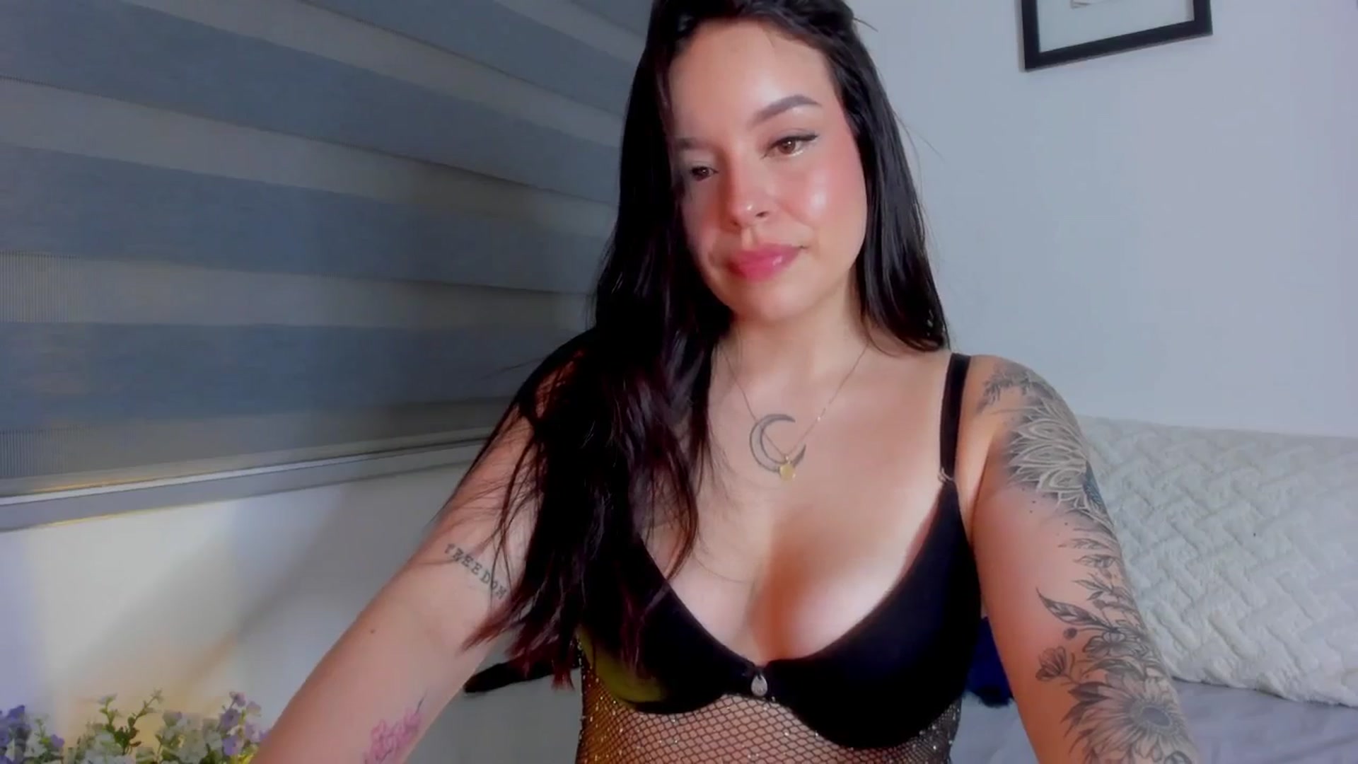 Gallery image thumbnail from Sexxygirl18x's myfreecams stream on, 06/30/2024, 24:57 image 16 of 20