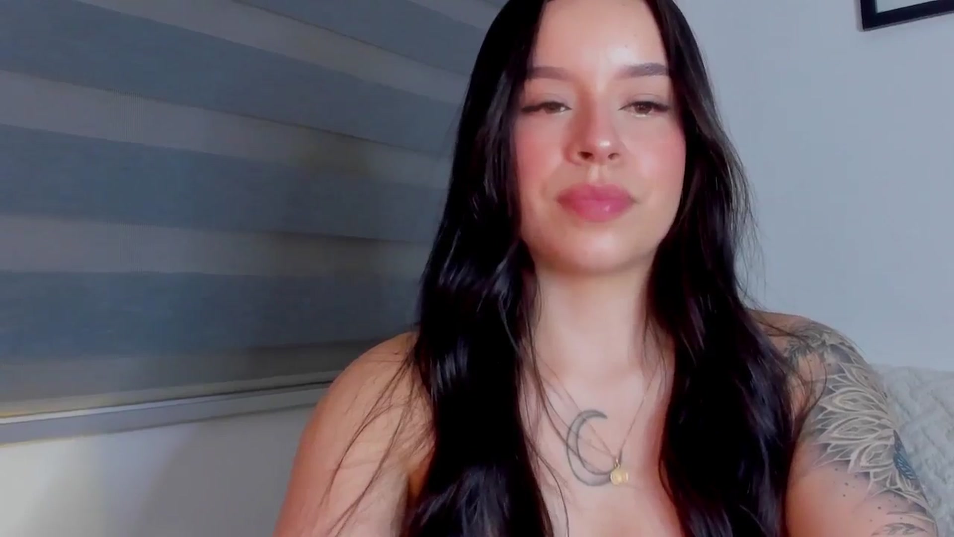 Gallery image thumbnail from Sexxygirl18x's myfreecams stream on, 06/30/2024, 24:57 image 11 of 20