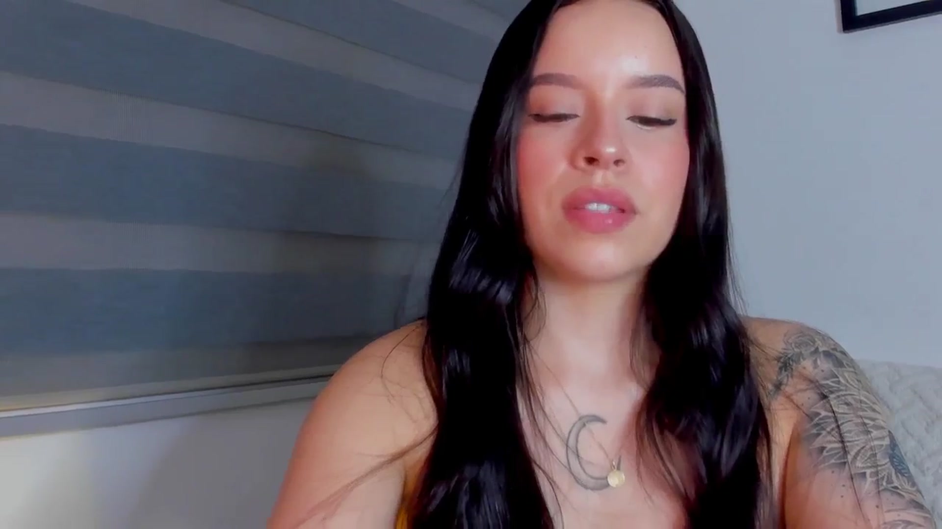 Gallery image thumbnail from Sexxygirl18x's myfreecams stream on, 06/30/2024, 24:57 image 12 of 20